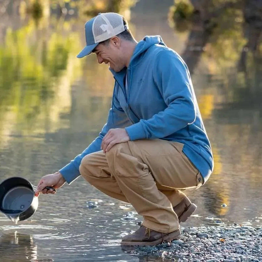Minimalist Blue Trowel Campera - Lightweight Outdoor Jacket for Hiking, Camping & Travel