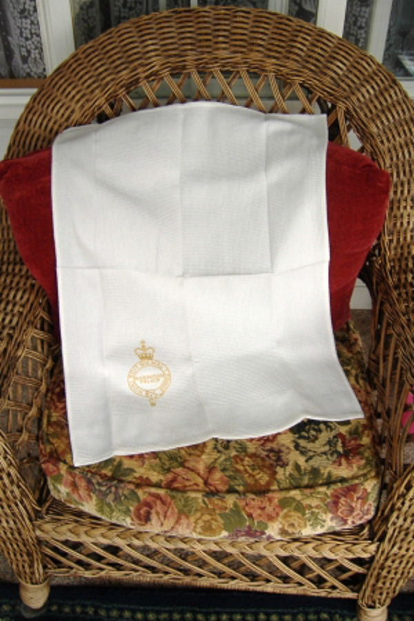 Premium Buckingham Palace London Tea Towel - Gold Royal Crest Waffle Weave Cotton Kitchen Towel | Perfect for British-Themed Kitchens, Tea Parties & Royal Decor