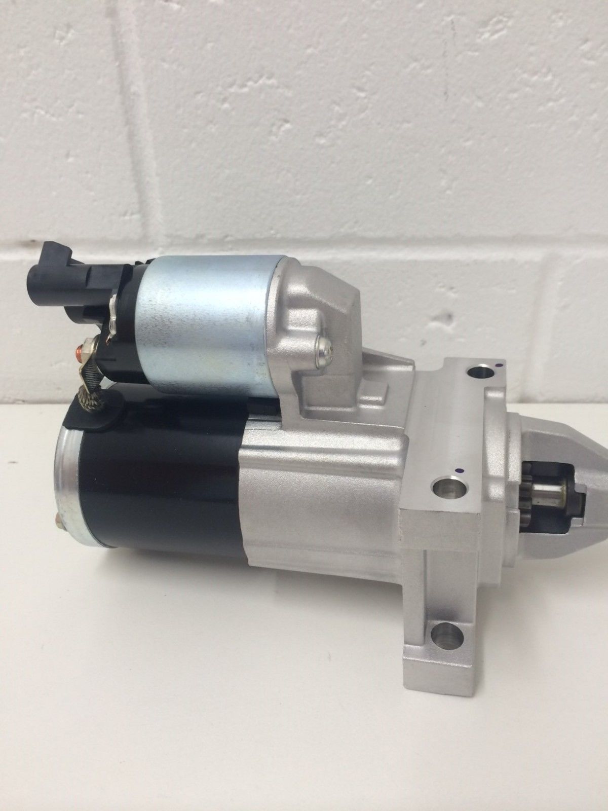 Genuine VF Commodore V8 Starter Motor Part #92294824 - Compatible with L77, LS3, LSA Engines - Perfect for Engine Repair & Performance Upgrades