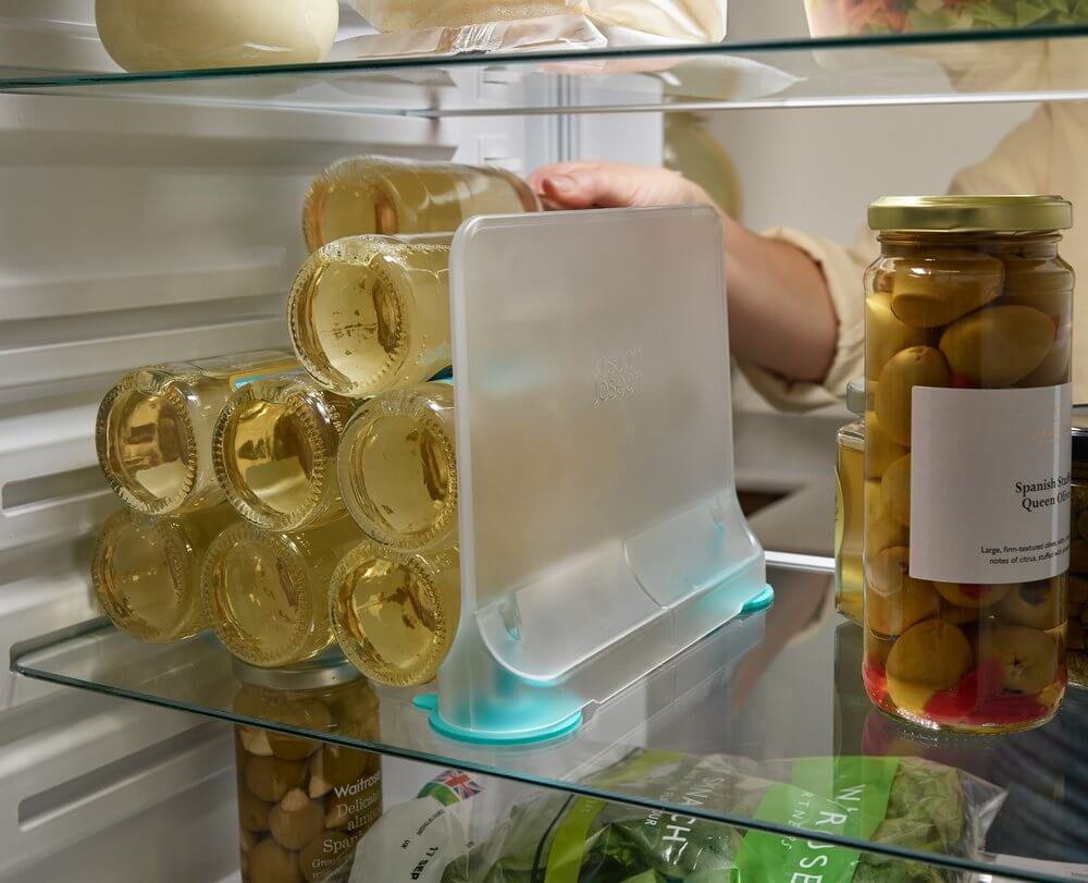 Joseph Joseph FridgeStore Suction Fridge Shelf Divider - Expandable Refrigerator Organizer for Fruits, Vegetables & Drinks - Space Saving Kitchen Storage Solution for Small Fridges & Pantries