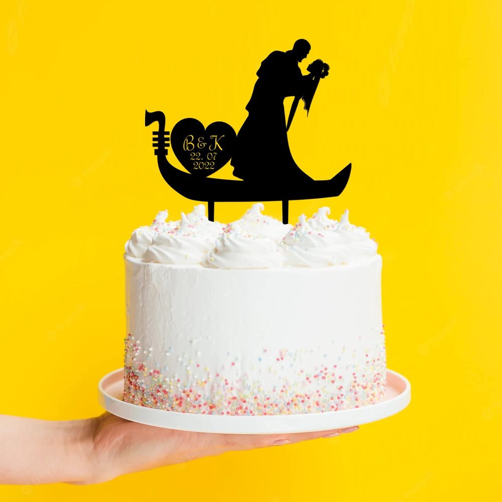 Personalized Mr & Mrs Couple Silhouette Cake Topper - Acrylic Wedding & Birthday Cupcake Toppers - Engagement Party Decorations for Men & Women - Perfect for Anniversary, Bridal Shower, and Romantic Celebrations