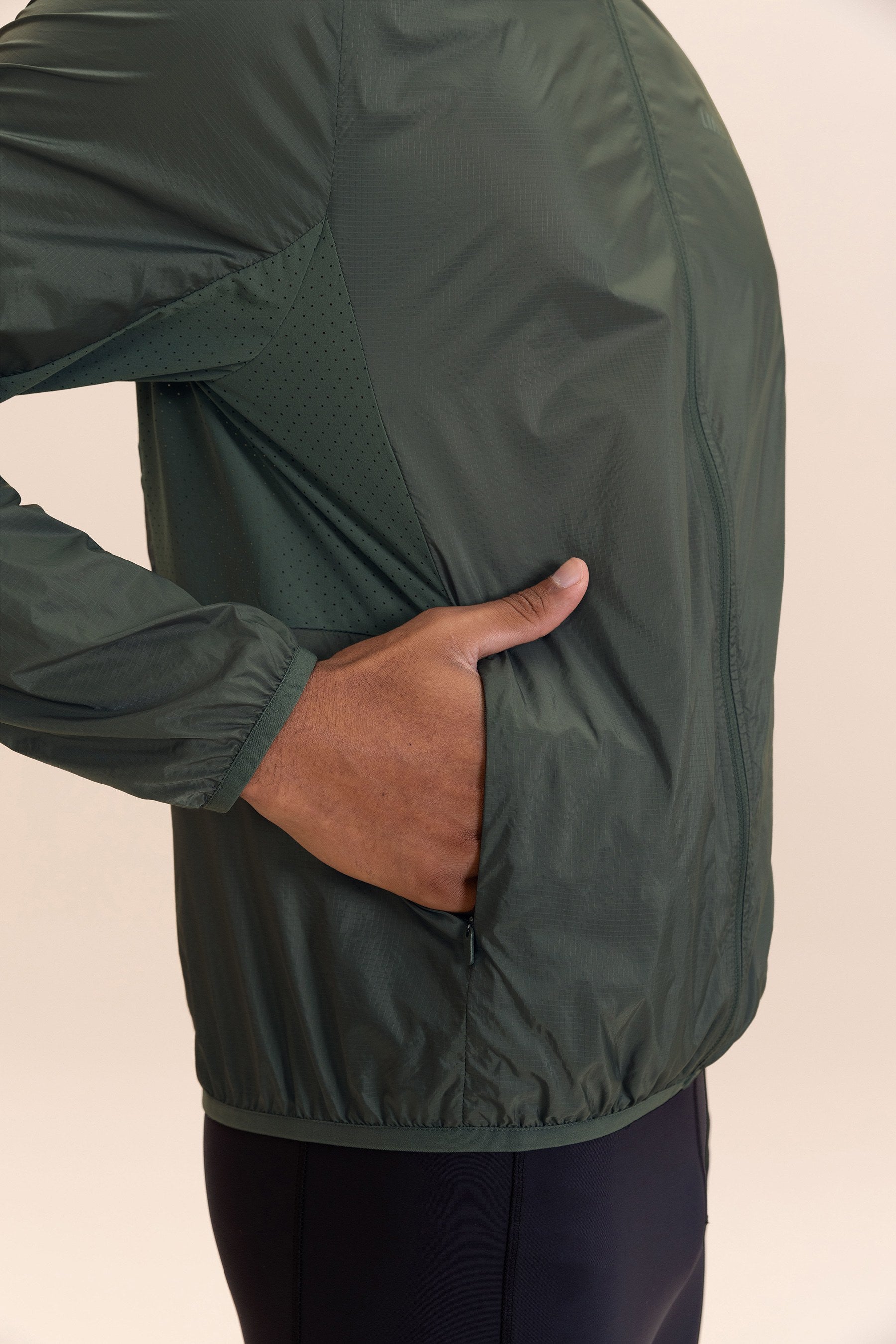 Lightweight Men's Windbreaker Jacket - Waterproof & Breathable Outdoor Jacket for Hiking, Running & Travel