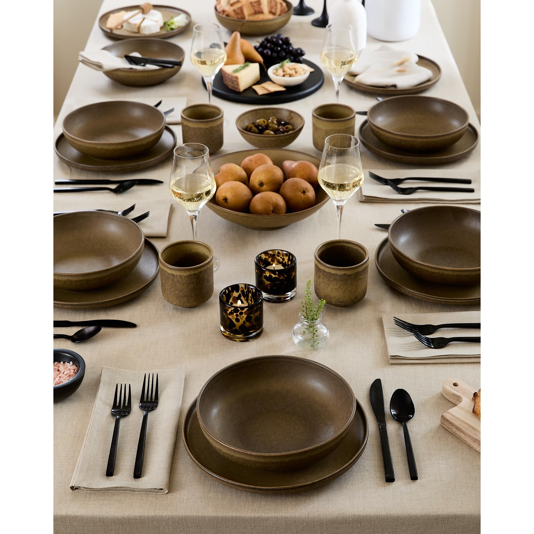 Solino Home 100% Pure Natural Linen Tablecloth 144x60 Inches - Rectangle Table Cover for Dining, Wedding, Easter & Spring Decor - Machine Washable Linen Fabric for Parties, Family Gatherings & Holiday Celebrations