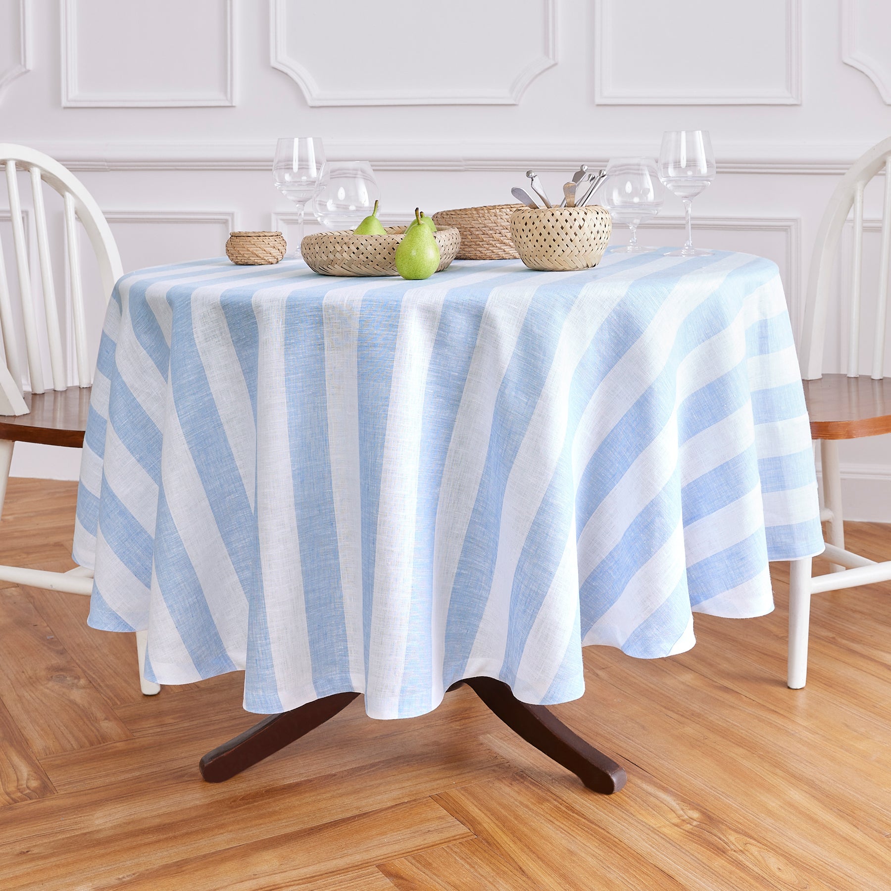 Stylish Cabana Stripe Round Tablecloth - Waterproof & Wrinkle-Resistant Outdoor/Indoor Dining Decor for Patio, Picnic, and Party Use