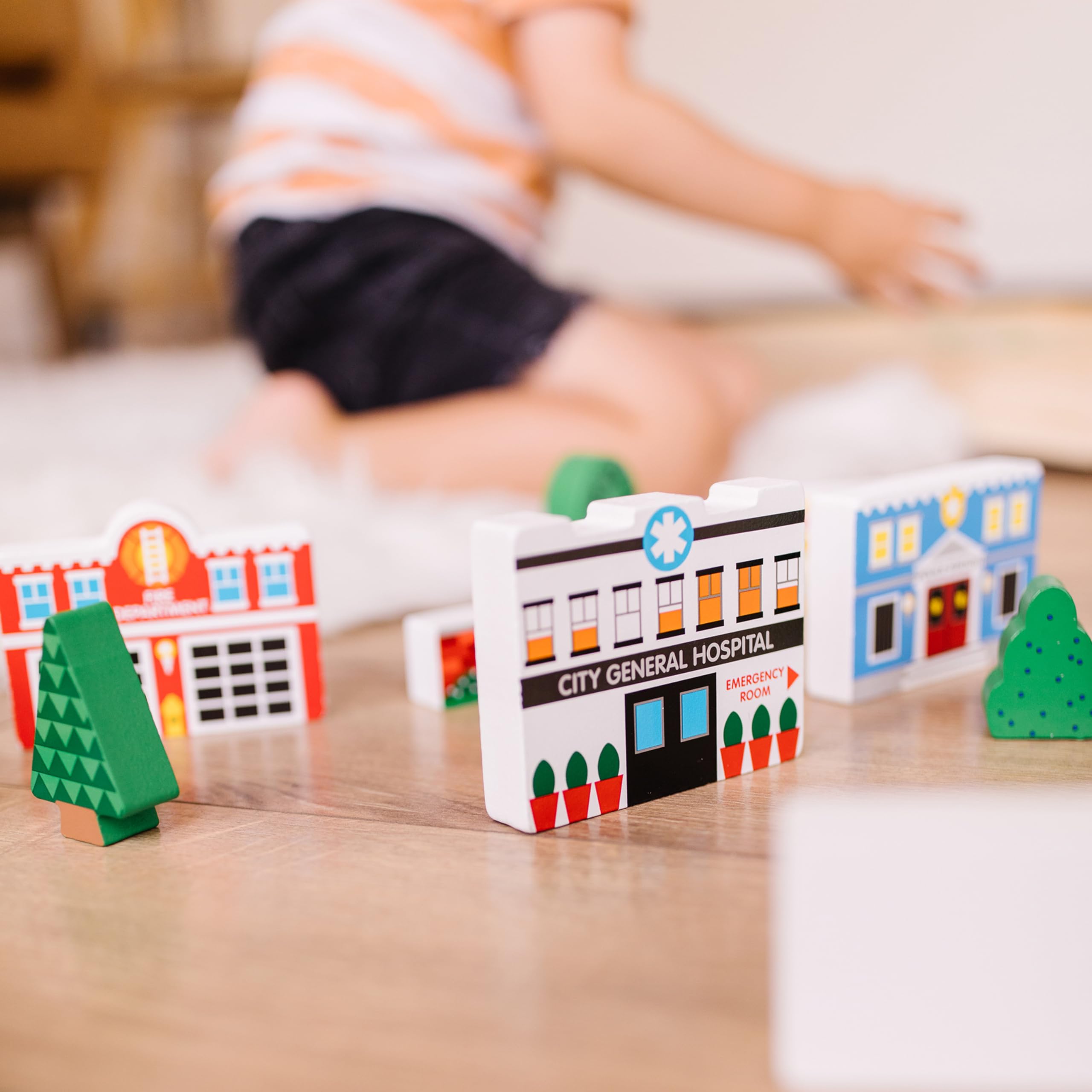 Melissa & Doug Wooden Town Play Set with Storage Tray - 32 Piece Pretend Play Toy for Kids | Perfect for Imaginative Play, Preschool Learning & Home Organization