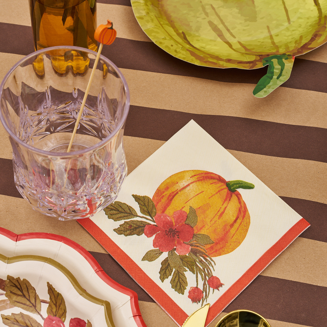 Autumn Foliage Table Setting - Fall Leaf Decor for Thanksgiving & Holiday Dining - Perfect for Seasonal Centerpieces & Home Decor
