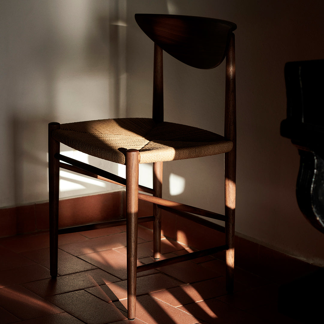Modern HM3 Dining Chair - Elegant Wooden Seat for Kitchen, Dining Room & Office - Perfect for Home Decor & Entertaining Guests