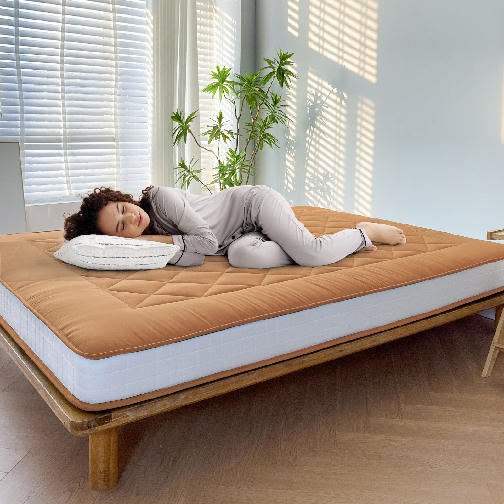 MAXYOYO 6-Inch Extra Thick Japanese Futon Mattress - Diamond Quilted Floor Bed for Bedroom, Guest Room & Small Spaces - Light Brown Comfort for Sleeping, Lounging & Meditation