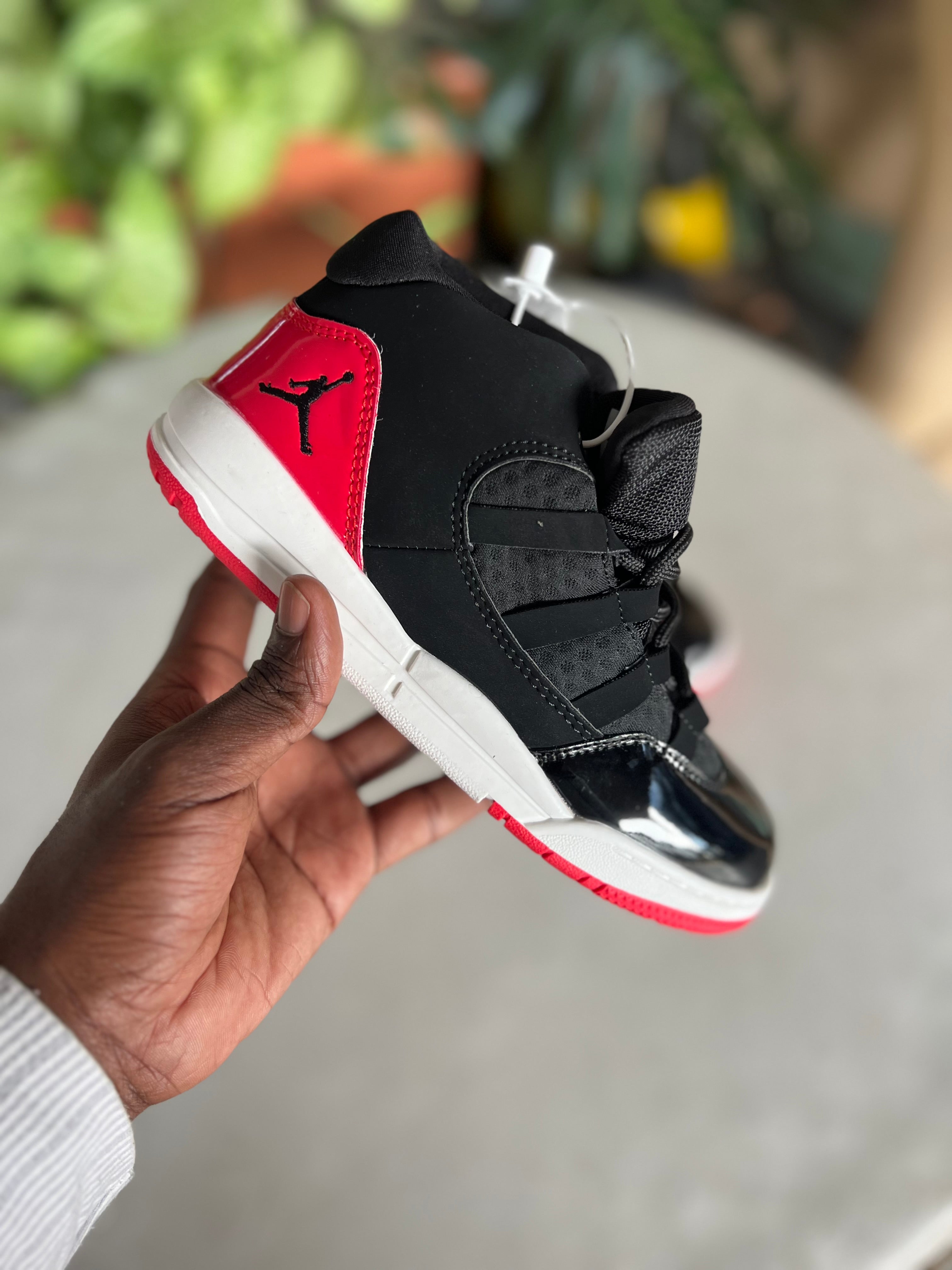 Kids Jordan Max Aura Bred Basketball Shoes - High-Performance Sneakers for Boys & Girls - Perfect for School, Sports & Casual Wear