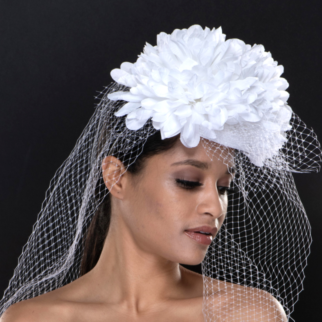 WF0221 Elegant White Bridal Fascinator with Veil & Large Flower - Perfect for Weddings, Tea Parties & Special Occasions