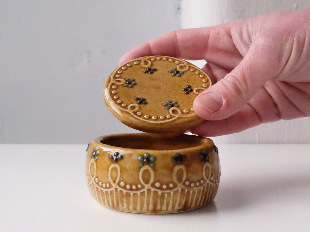 Monika Furuya Caramel Brown Ceramic Cooking Pot with Lid - Perfect for Soups, Stews & Kitchen Decor
