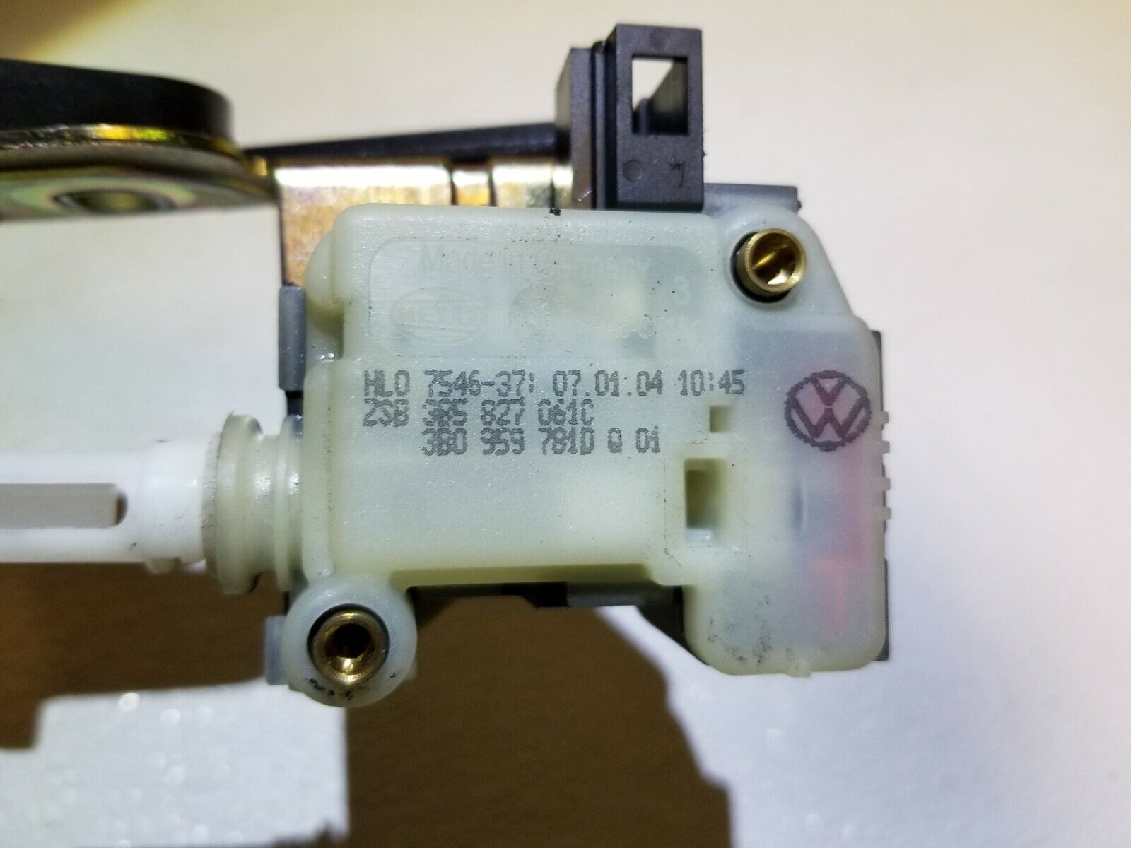 VW Passat License Plate Light & Lock Release Switch Panel (OEM) - Compatible with 2000 2001 2002 2003 2004 2005 Models - Perfect for DIY Car Repairs & Maintenance