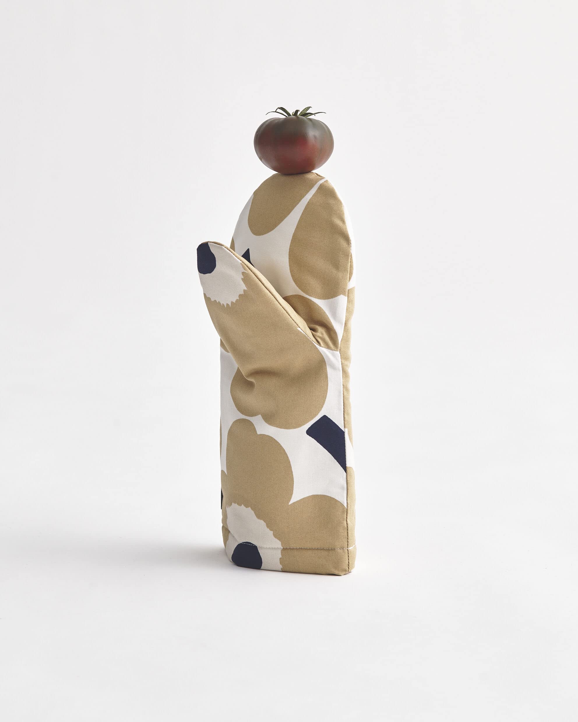 MARIMEKKO Pieni Unikko Oven Mitt with Hanging Loop - Floral Heat Resistant Kitchen Glove (12x6 inches) for Baking, Cooking & Home Decor | Stylish & Functional Oven Mitts for Women & Men