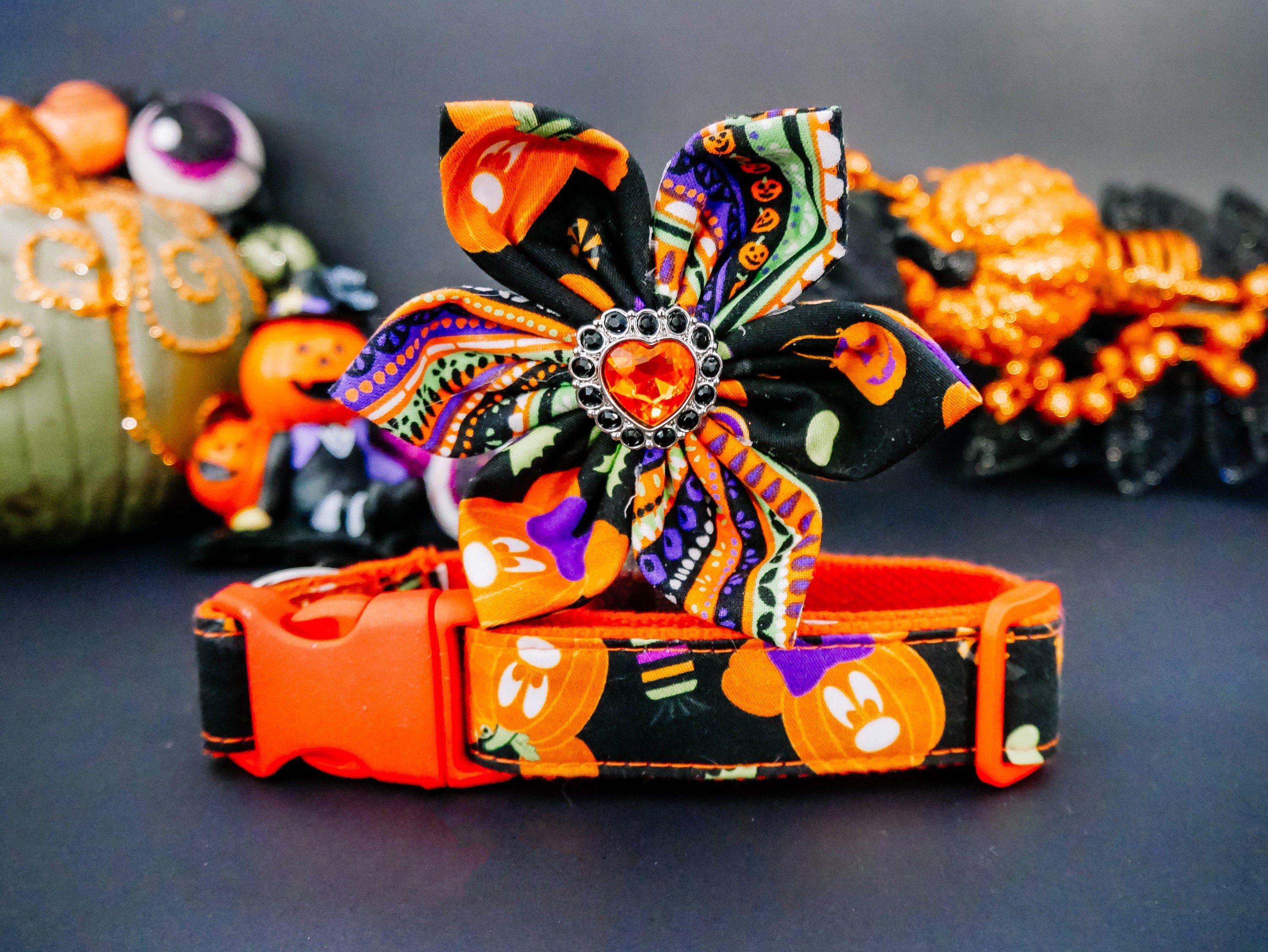 Halloween Dog Collar with Flower & Pumpkin Design - Cute & Festive Pet Accessory for Halloween Parties & Costumes