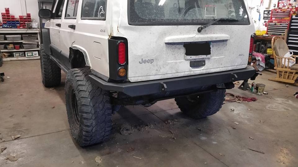 97-01 Jeep Cherokee XJ Tail Light Assembly with Bulbs - Replacement for Left & Right Side - Perfect for Off-Roading, Restoration & Custom Builds