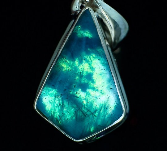 CHRYSOCOLLA Crystal Pendant Necklace - Genuine Gem Silica & Blue Chalcedony Stone in Sterling Silver Arrowhead Setting - Spiritual Healing Jewelry for Meditation, Energy Balancing & Chakra Alignment - Perfect Gift for Crystal Lovers