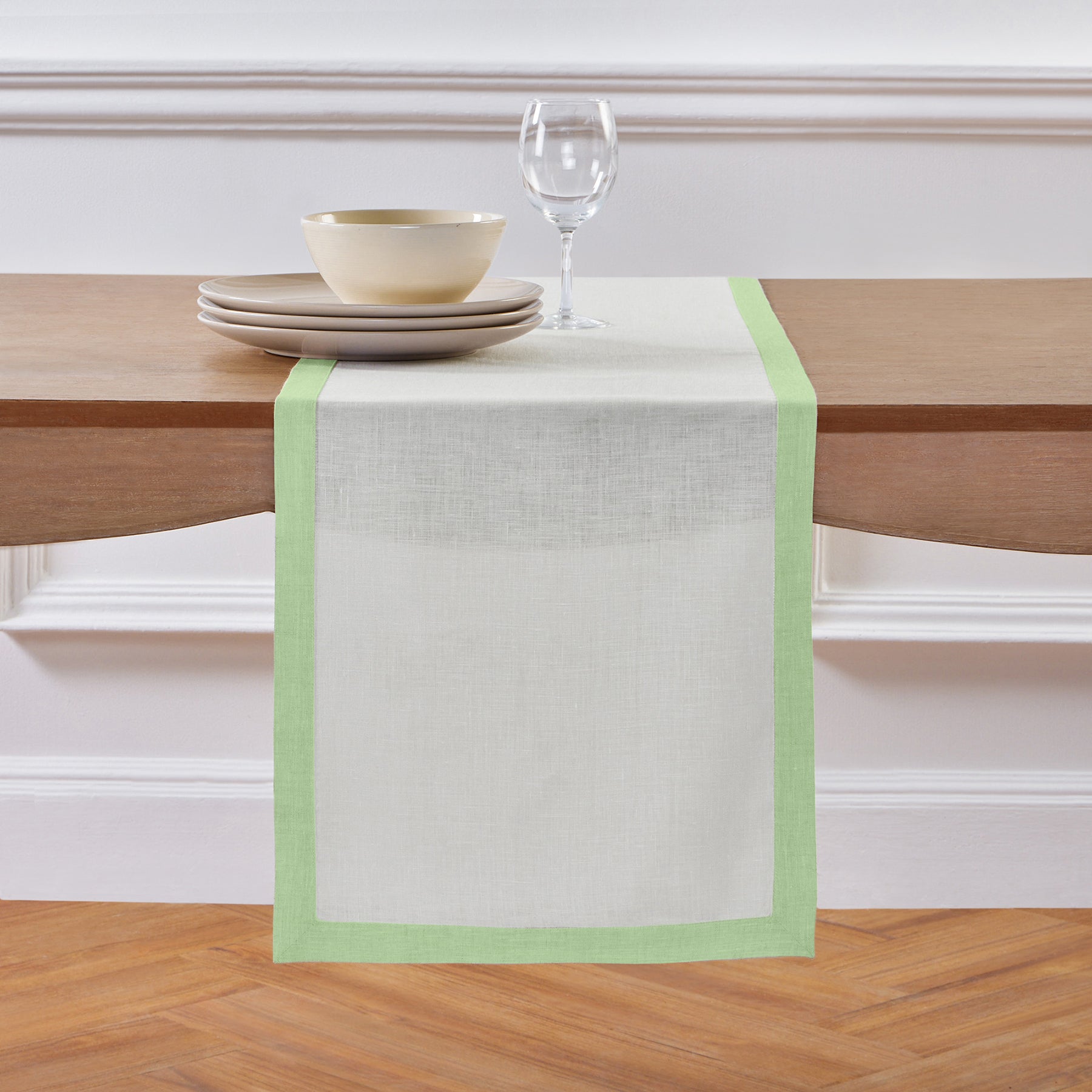 Elegant Classic Table Runner for Dining Room Decor - Perfect for Weddings, Holidays & Home Decor