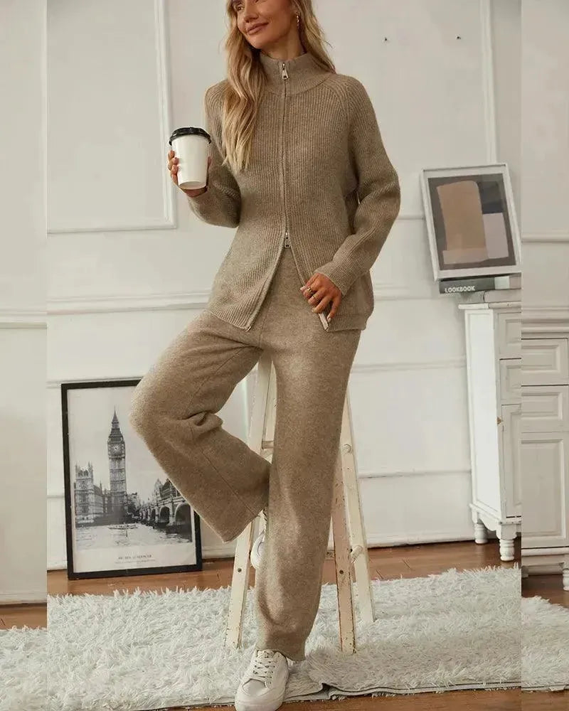 Cozy Women's Zipper Lounge Two Piece Set - Soft Loungewear for Relaxing at Home, Yoga, and Casual Outings