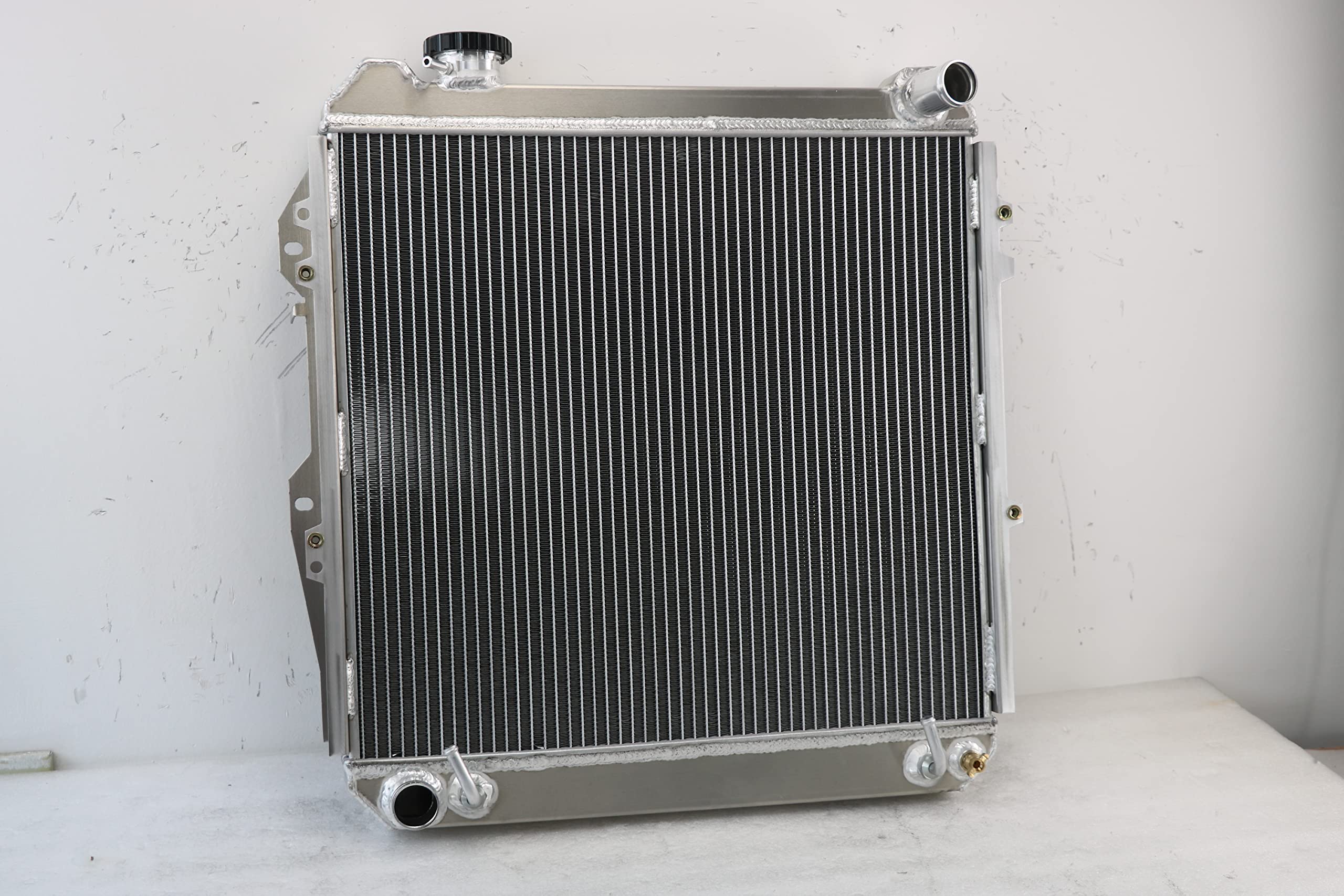 High-Performance All-Aluminum Radiator for 1988-1995 Toyota 4Runner & Pickup 3.0L V6 (AT/MT) - 3-Row Cooling System with 16