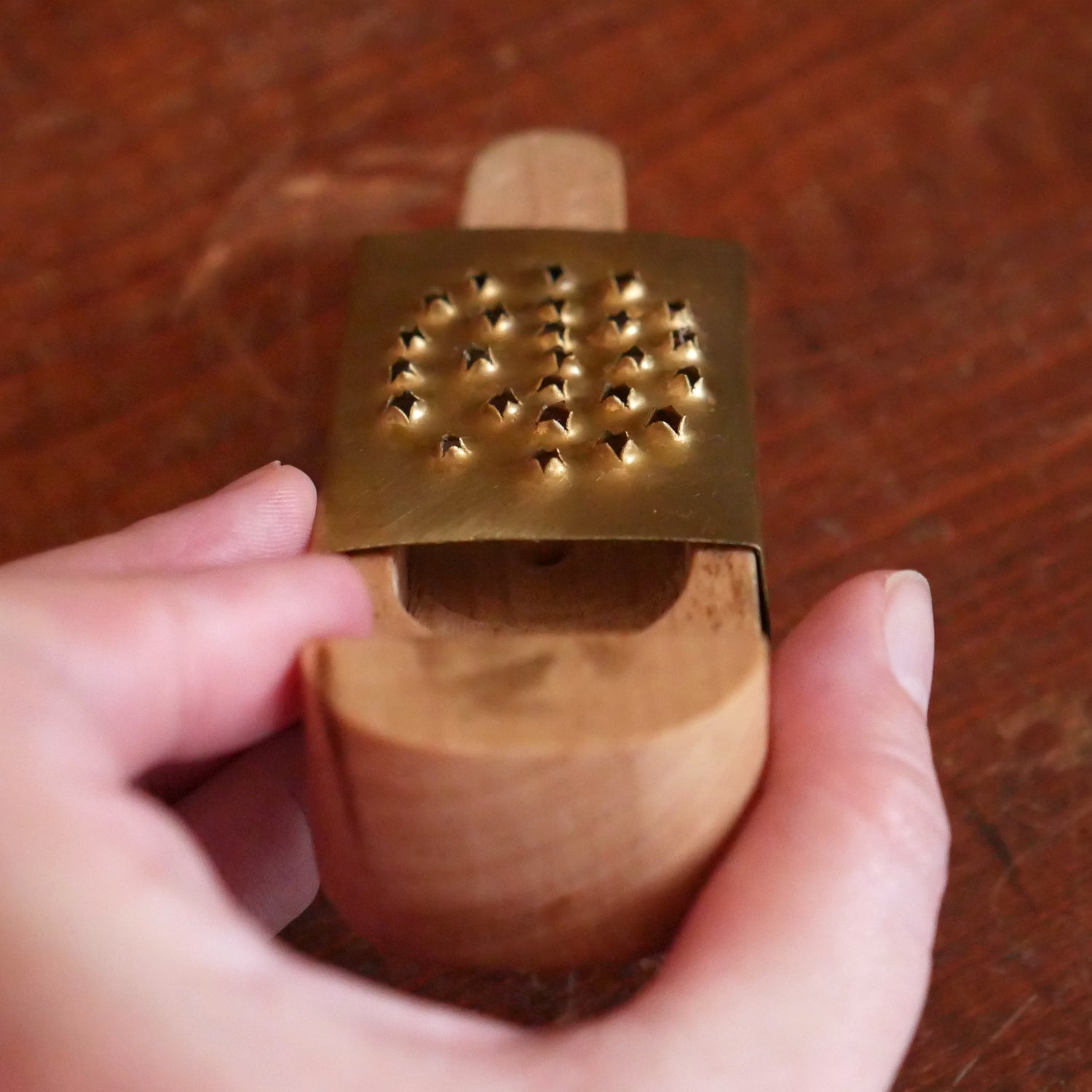 Premium Stainless Steel Pocket Nutmeg Grater - Compact & Portable Spice Grinder for Fresh Nutmeg, Cinnamon & Spices - Perfect for Baking, Cooking & Travel Use