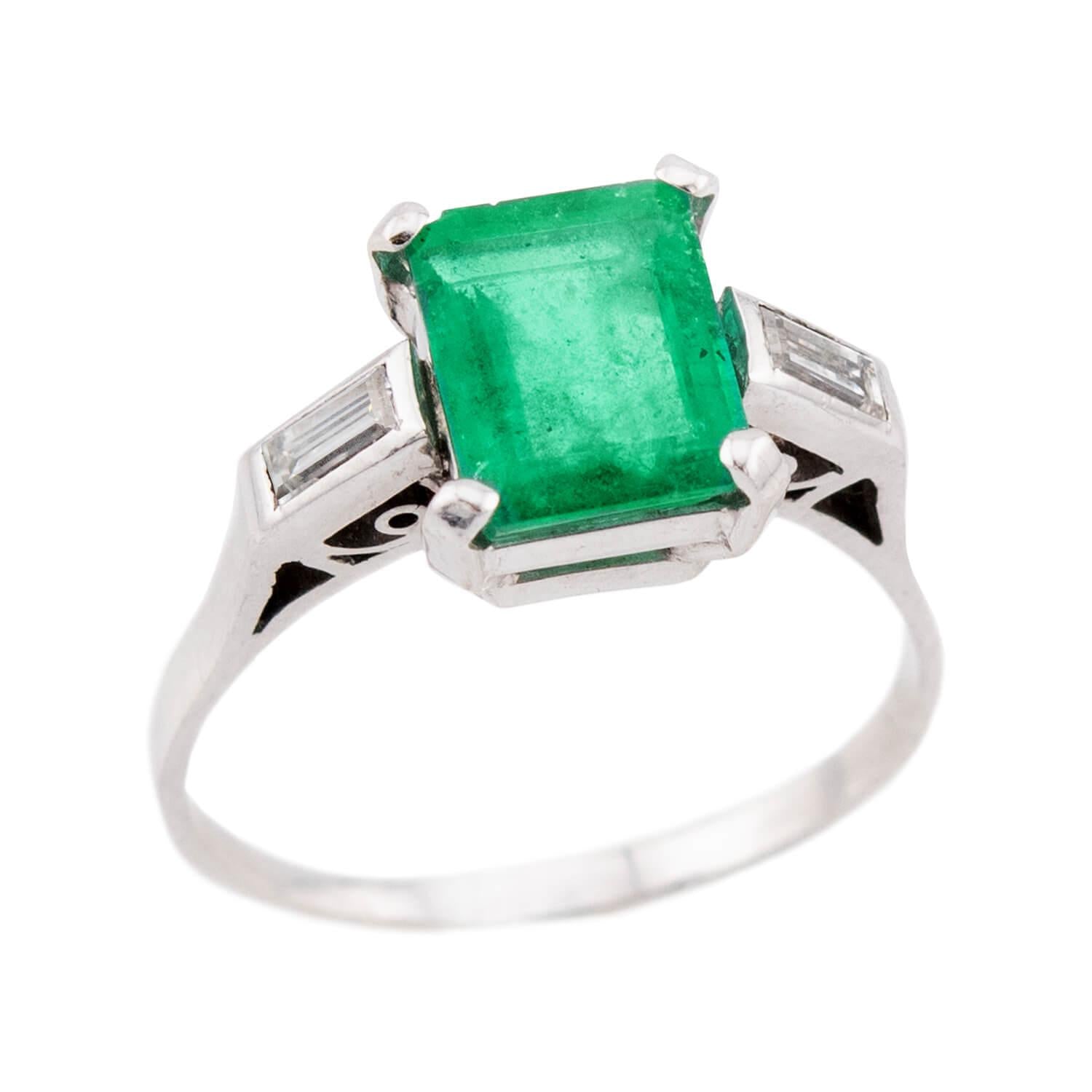 Platinum Emerald and Diamond Ring for Women - Vintage Style Luxury Jewelry for Engagement, Wedding, and Special Occasions