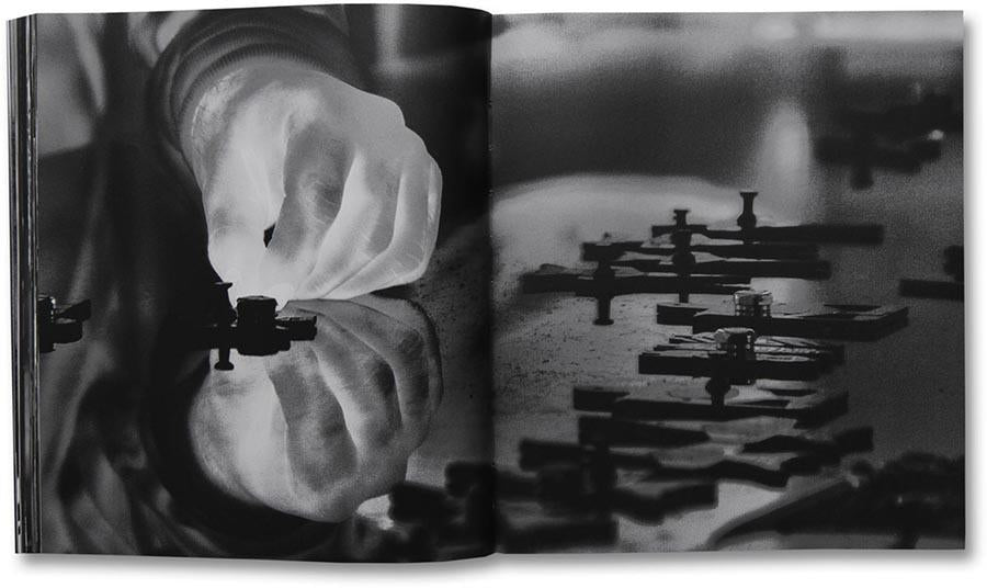 Richard Mosse Photography Book - Contemporary Art & War Documentary - Perfect for Art Collectors, Students & History Enthusiasts
