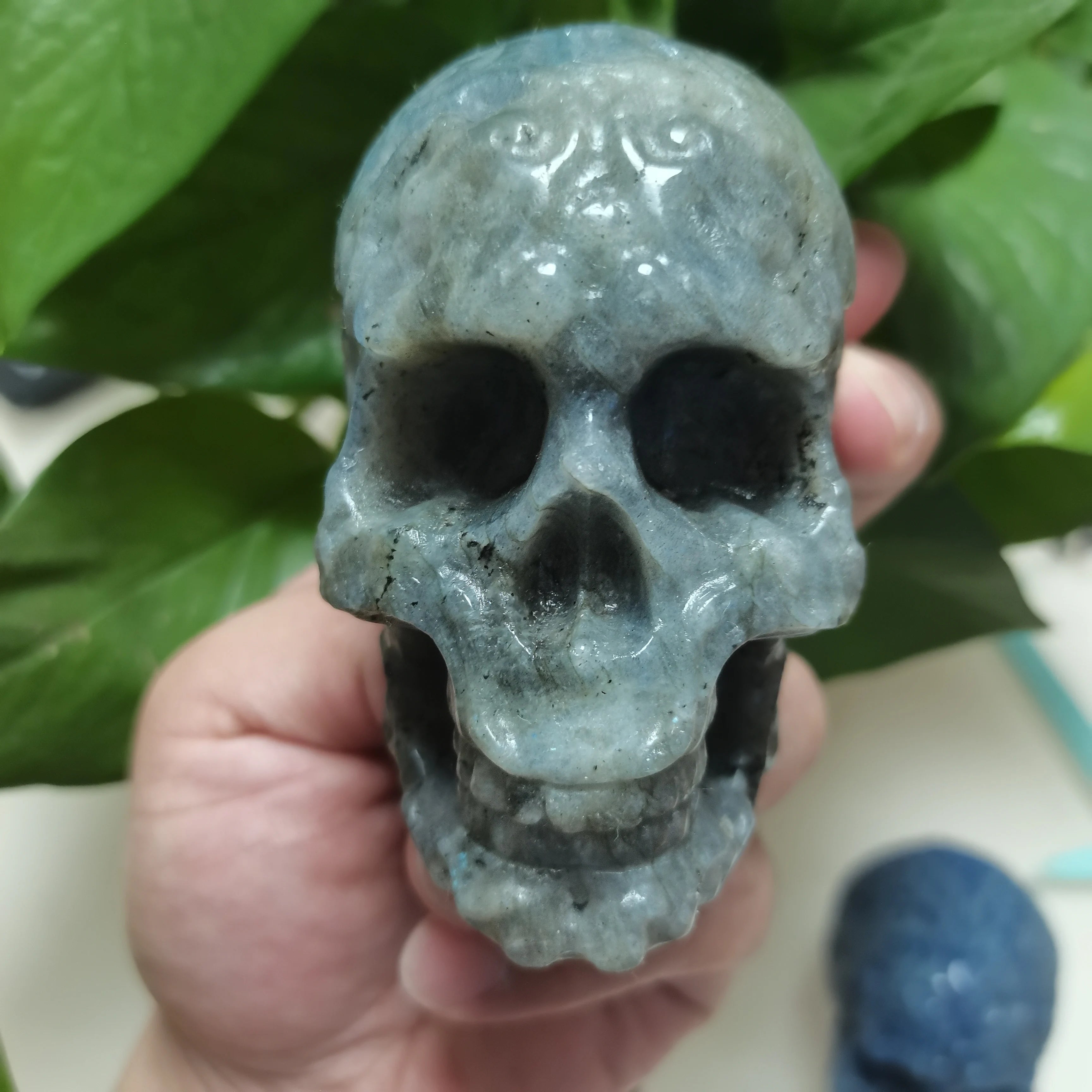 750g 110mm Natural Labradorite Skull Carving - Healing Crystal Gemstone, Reiki Energy Stone, Feng Shui Home Decor, Unique Gift for Collectors & Spiritual Practitioners (Perfect for Meditation Spaces & Altar Displays)