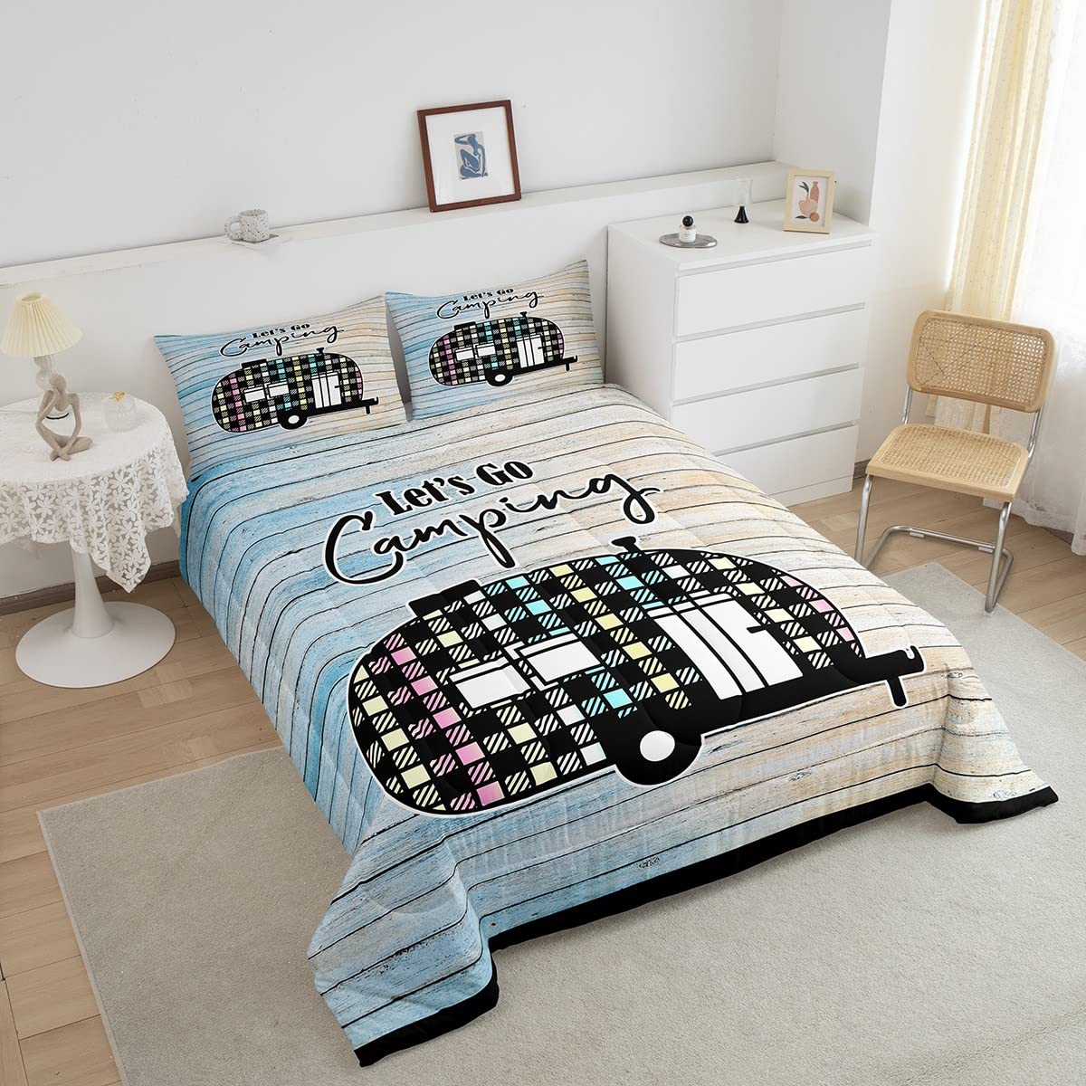 **Kids Farmhouse Style Camper Comforter Set - 3Pcs Queen Size Sports Theme Bedding for Boys & Girls, Cartoon Camping Car Pattern Quilt - Perfect for Bedroom, Dorm, and Sleepovers**