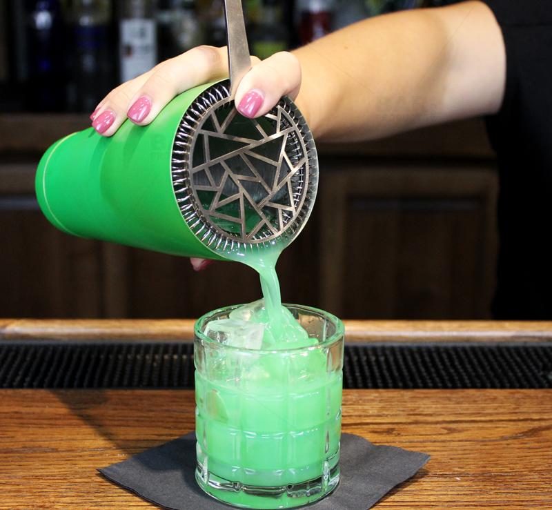 Premium Stainless Steel Cocktail Strainer - Picasso Design Bar Tool for Mixing Drinks | Perfect for Bartenders, Home Bars & Cocktail Enthusiasts | Ideal for Mojitos, Martinis & Craft Cocktails