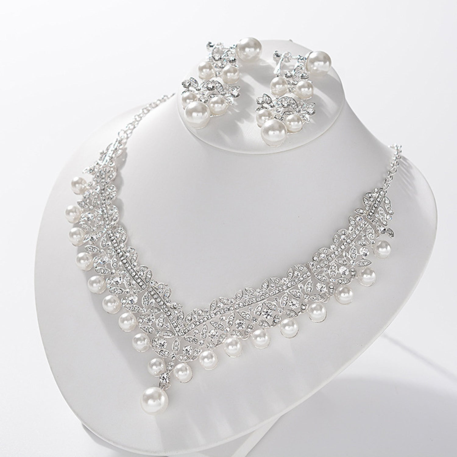 Elegant Pearl Necklace and Earrings Set for Women - Perfect Jewelry Gift for Girls, Brides, and Special Occasions