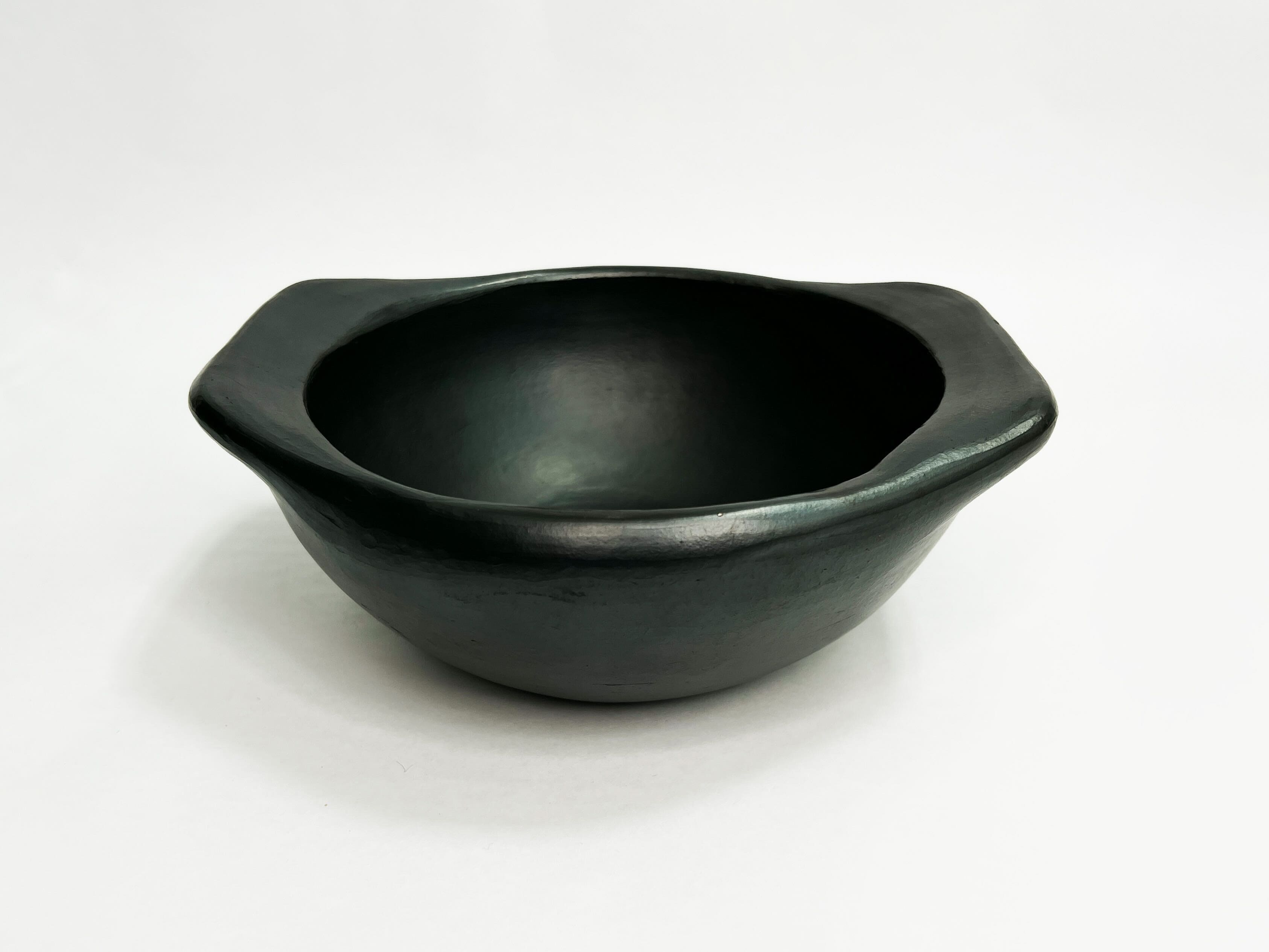 Authentic Chamba Ajiaco Bowl with Flat Bottom - Elegant Handmade Black Clay Dish for Soup, Salad or Serving | Colombian Crafted Kitchenware | Perfect for Home Dining & Entertaining