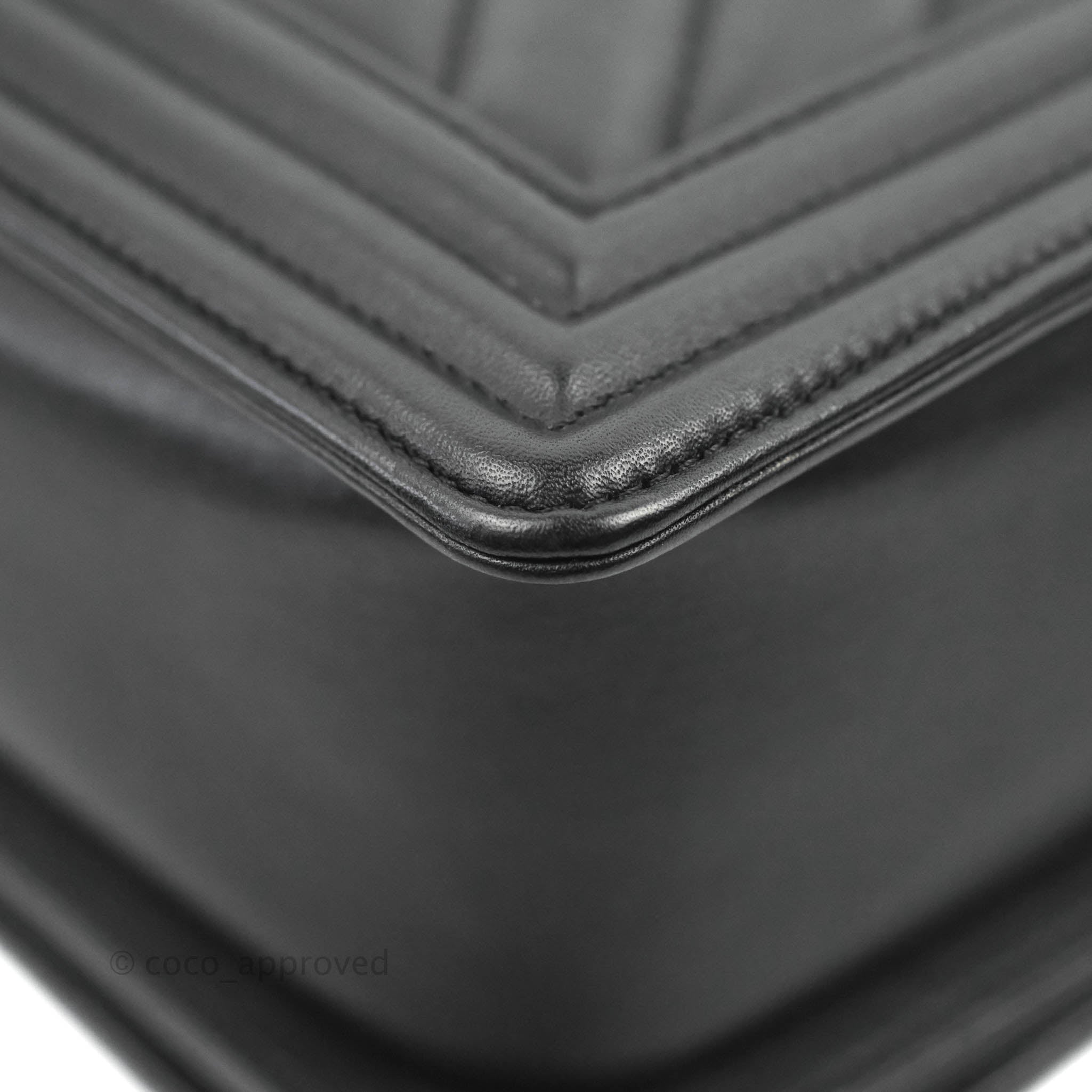 Chanel Chevron Medium Boy Bag in Black Calfskin with Gold Hardware - Luxury Handbag for Women, Perfect for Evening Events & Special Occasions