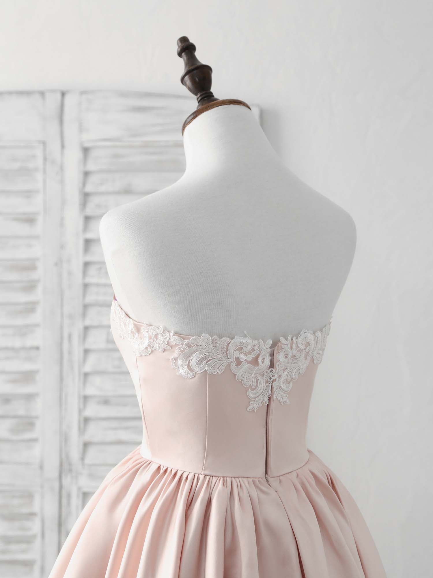 Elegant Pink Sweetheart Neckline Short Prom Dress for Homecoming & Formal Events - Perfect for Dances, Parties & Special Occasions