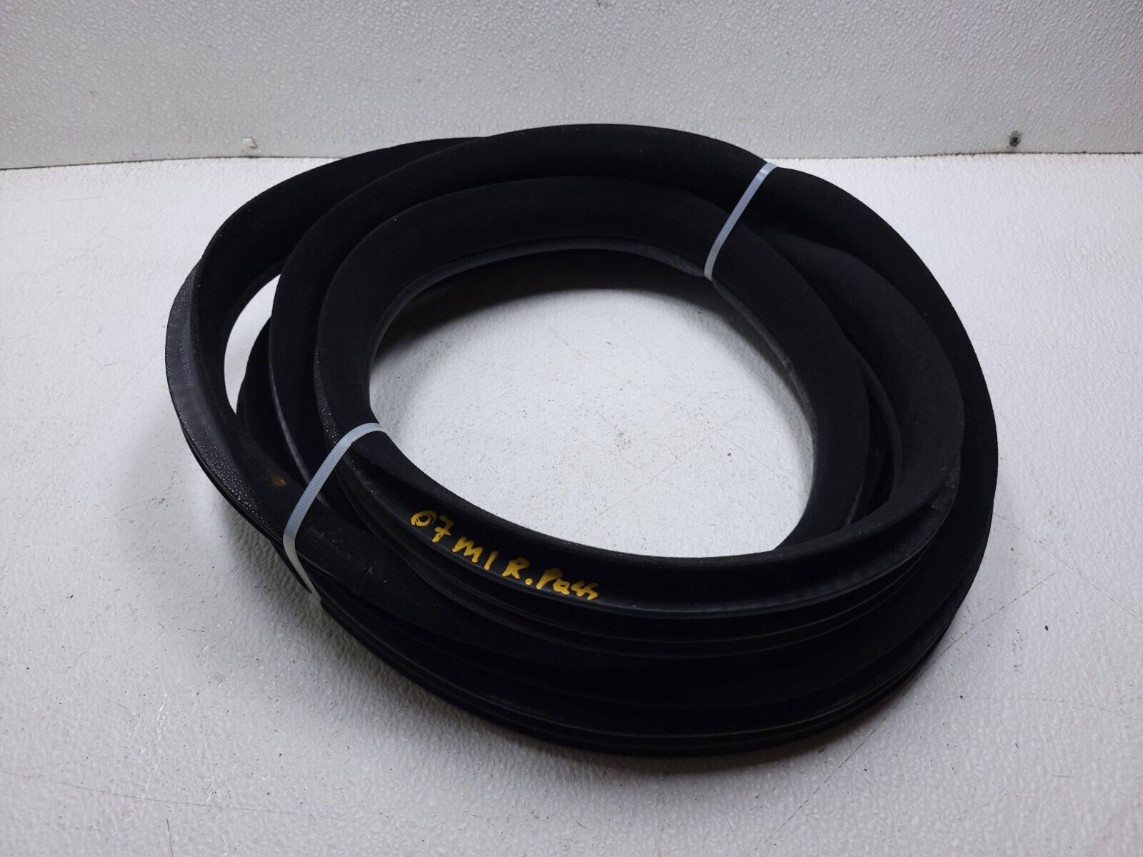 2006-2011 Mercedes ML500 Rear Right Passenger Side Door Weatherstrip Seal - OEM Replacement Part for Weather Protection & Noise Reduction | Perfect for Car Maintenance & Restoration Projects