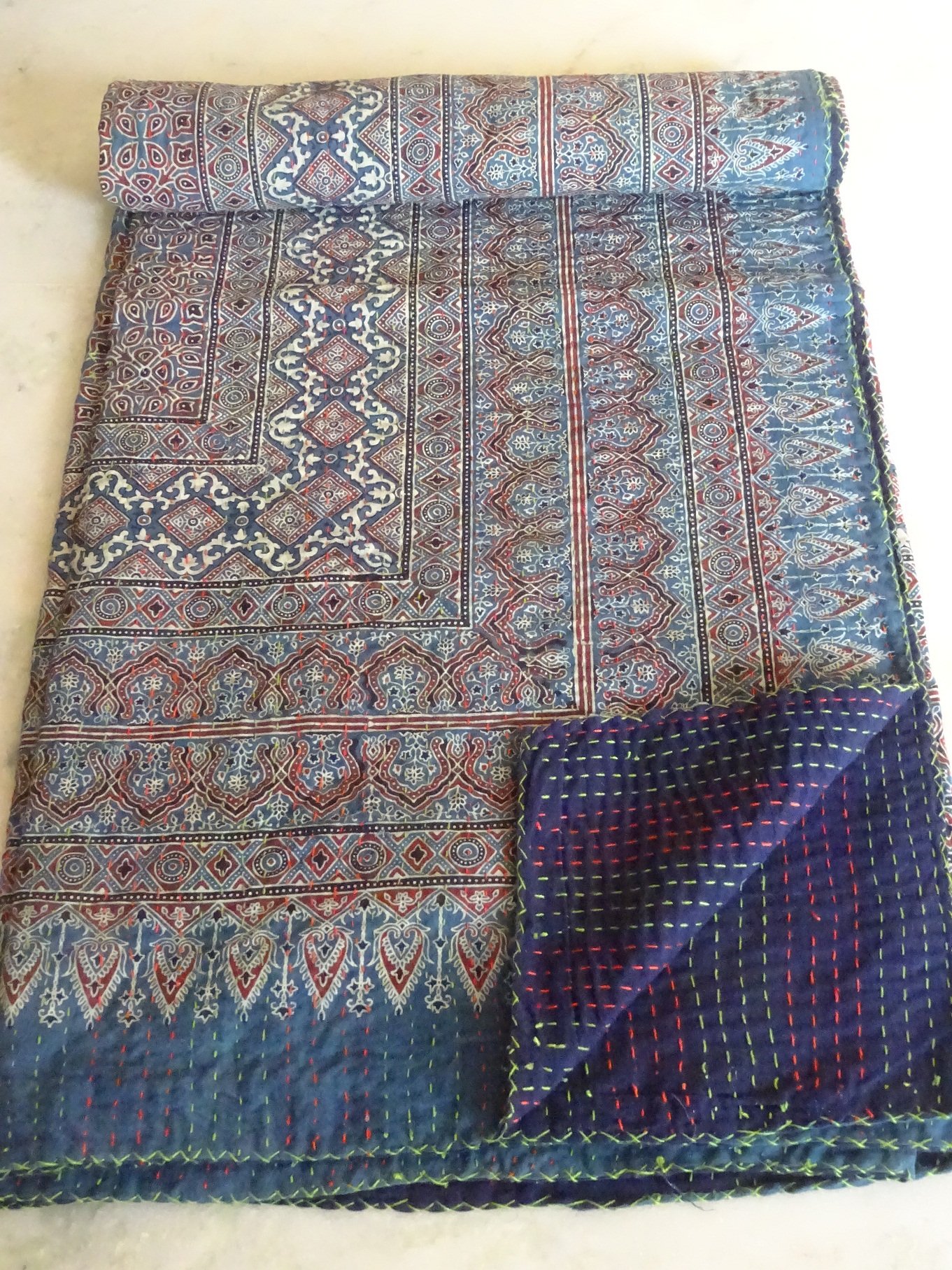 Sophia-Art Handmade Indian Kantha Quilt - Reversible Cotton Sari Bedspread with Ajrakh Block Print | Boho Chic Bed Cover for Master Bedroom, Guest Room & Dorm Decor | Traditional Hand-Stitched Gudri Ralli Quilted Throw Blanket