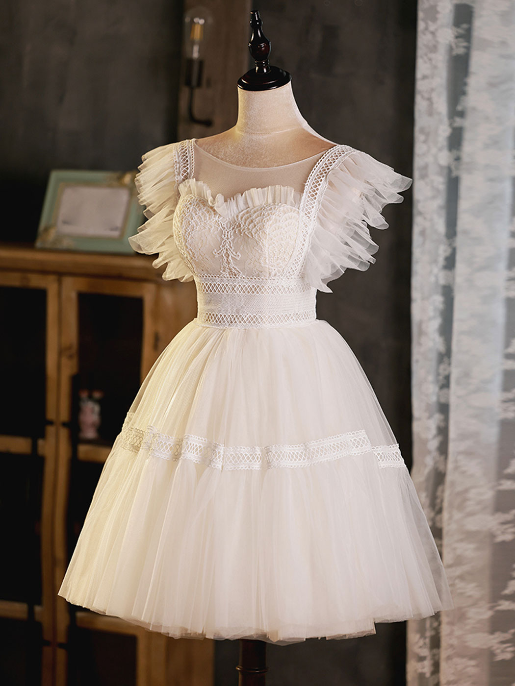 Elegant Light Champagne Round Neck Tulle Lace Short Prom Dress | Puffy Homecoming Party Gown for Teens | Perfect for School Dances, Formal Events & Special Occasions