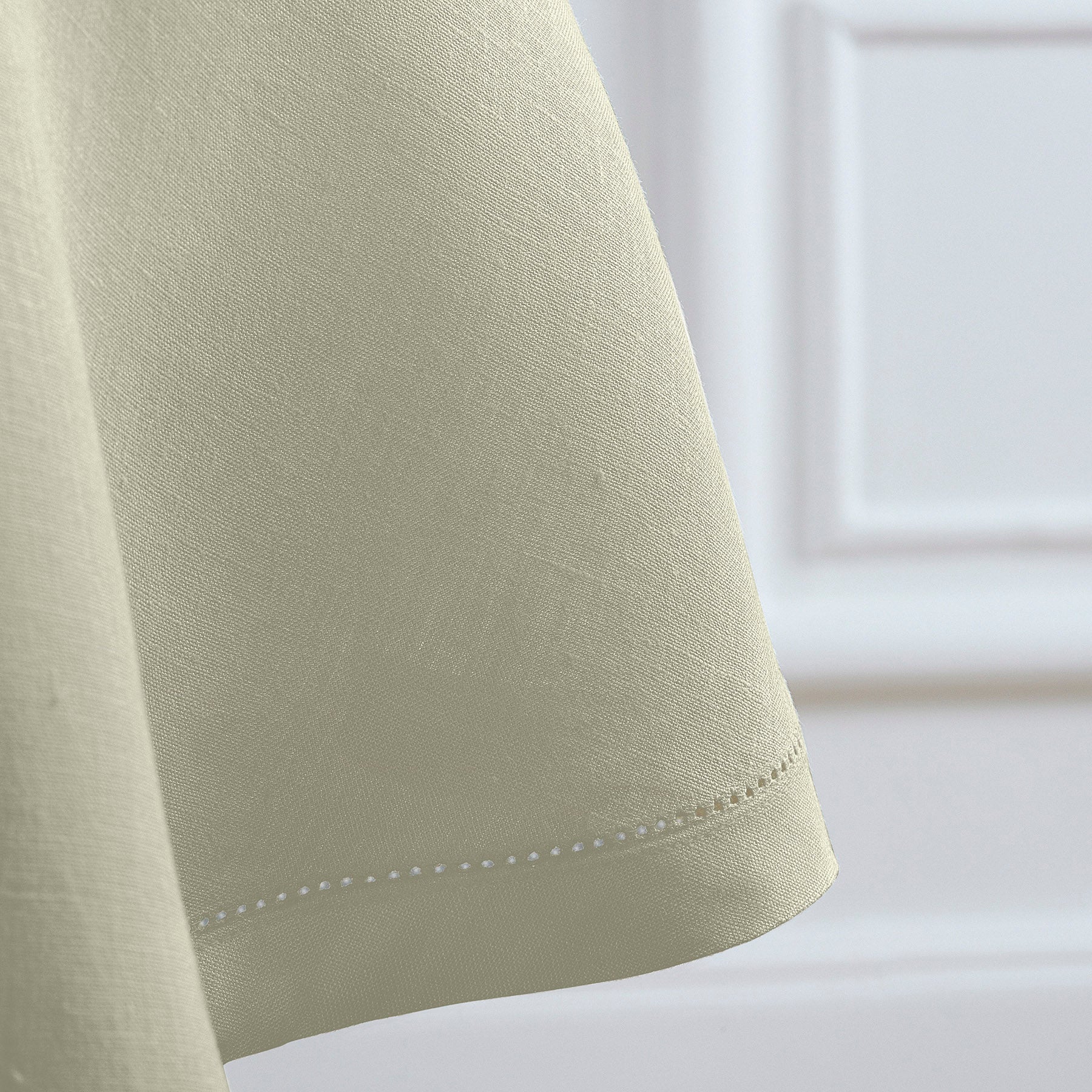 Sonoma Hemstitch Round Tablecloth - 60 Inch White Linen Table Cover for Dining, Parties & Special Events | Elegant & Durable Home Decor
