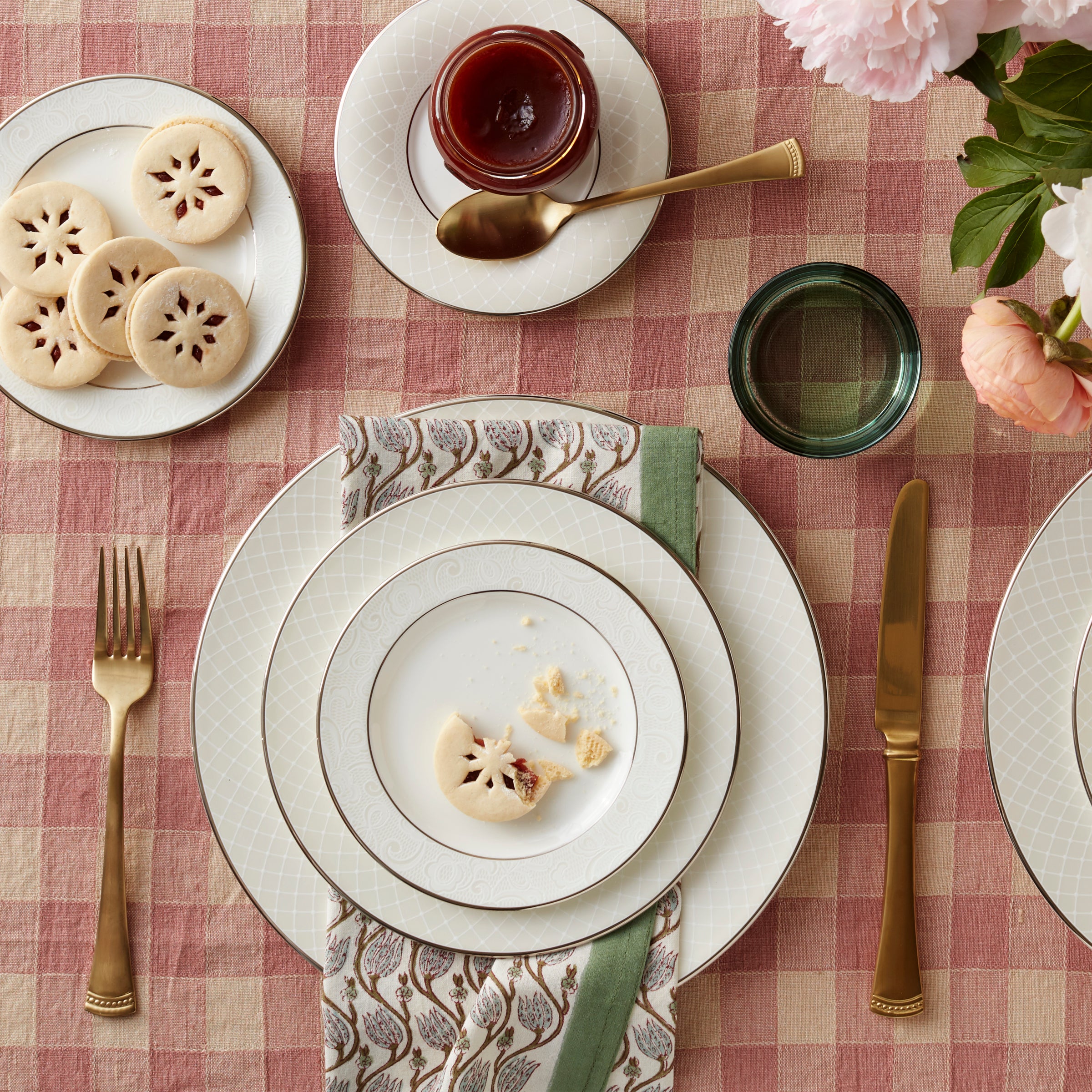 Elegant Venetian Lace Dinner Plates Set of 6 - Fine Porcelain China for Formal Dining, Wedding, Anniversary & Special Occasions