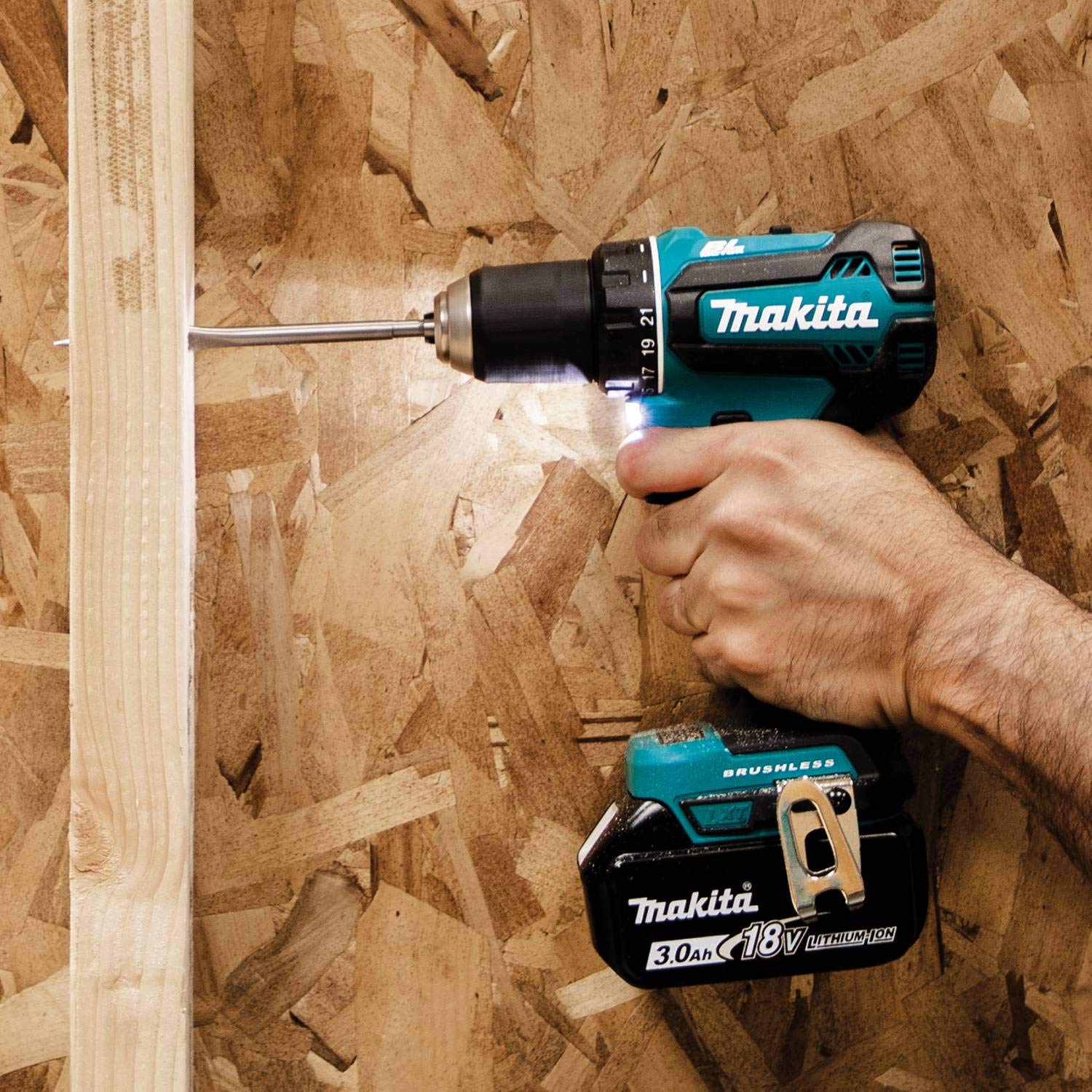 Makita XFD131 18V LXT® Brushless Cordless Drill Driver Kit with 1/2