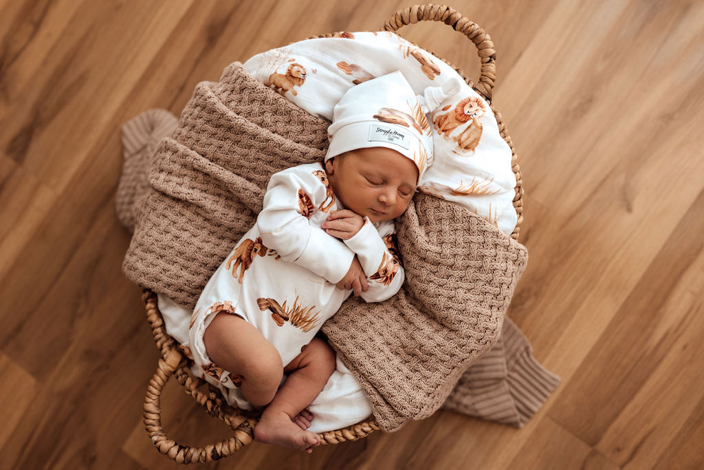 Organic Cotton Long Sleeve Baby Bodysuit with Lion Design - Soft & Snug Infant Onesie for Newborns & Toddlers - Perfect for Playtime, Nursery & Family Photos