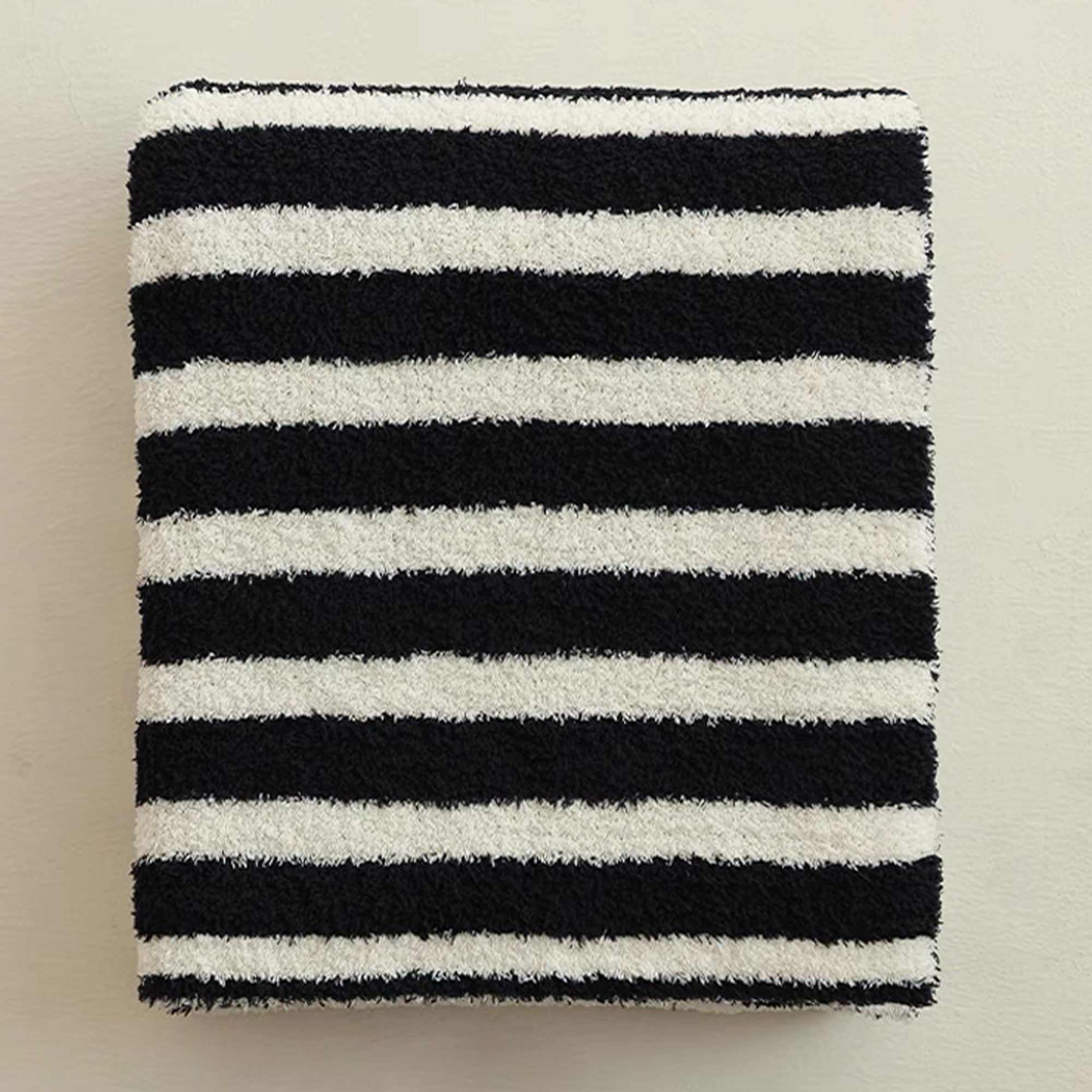 Soft Classic Stripes Throw Blanket - Cozy Fleece Blanket for Couch, Bed & Sofa - Perfect for Winter Nights, Home Decor & Gift Giving