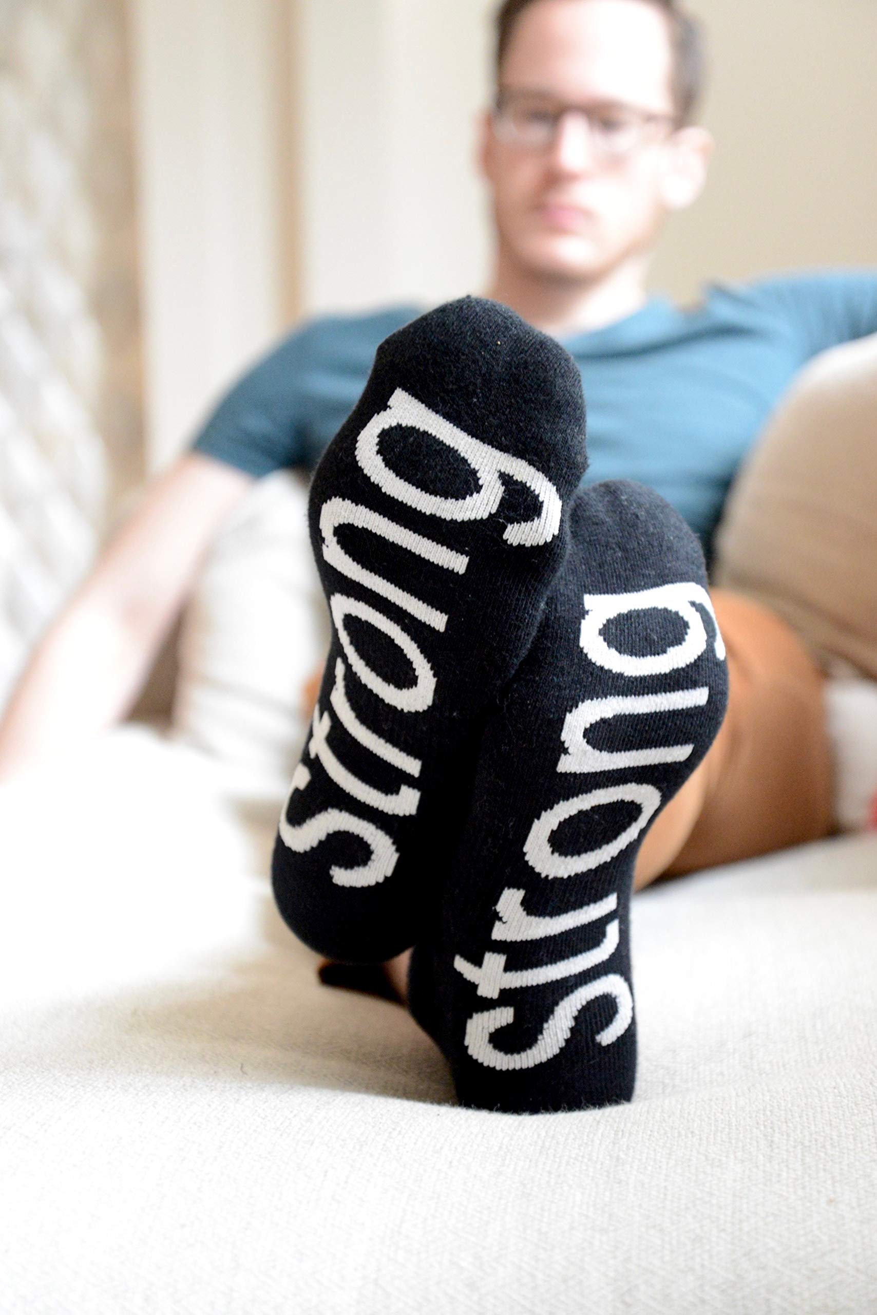 Inspirational 'I Am Strong' Motivational Socks for Women & Men - Positive Affirmation Gift for Self-Care, Workout & Daily Encouragement