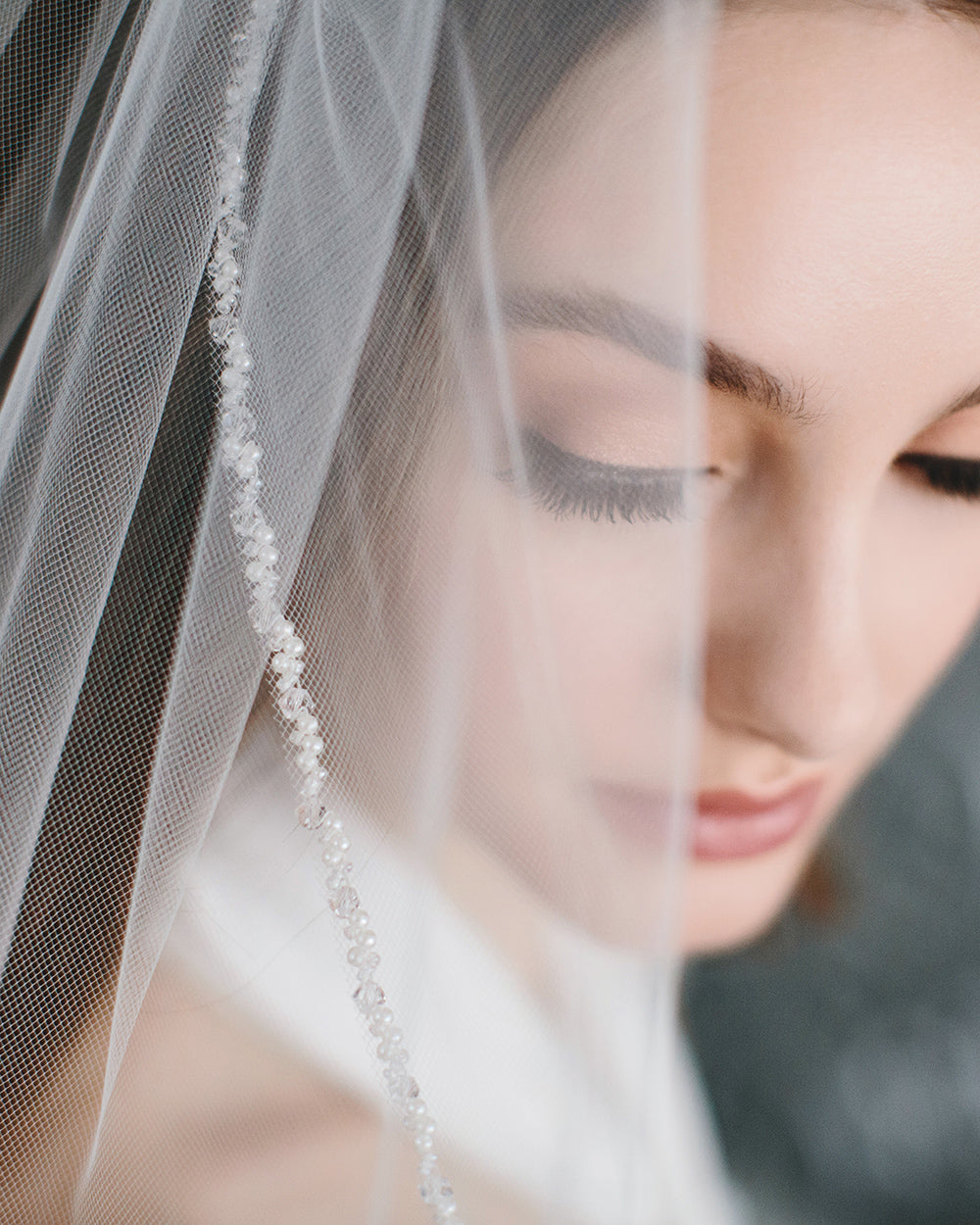 Kylie Crystal & Pearl Veil - Elegant Bridal Hair Accessory for Weddings, Prom, and Special Occasions | Shimmering Rhinestone & Pearl Hairpiece for Women