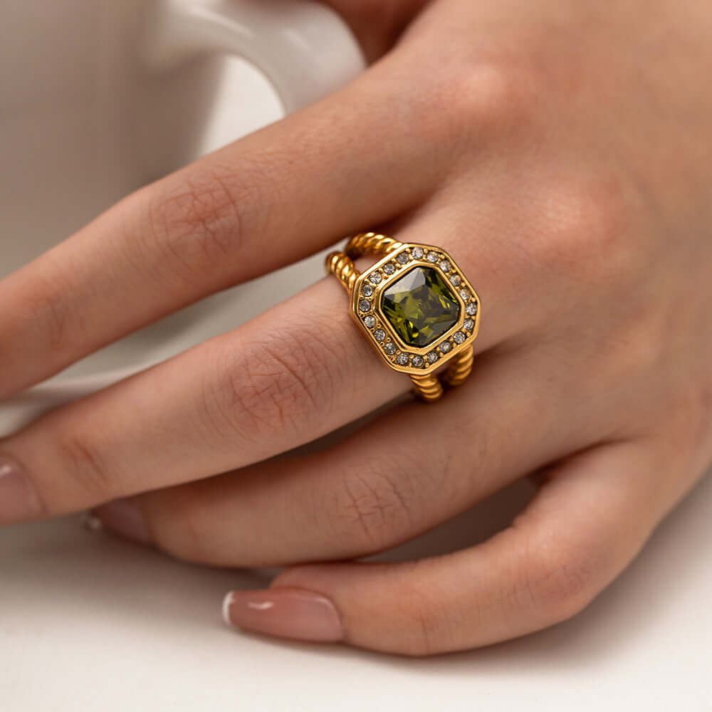 18K Gold Vintage Green Cubic Zirconia Twist Split Ring - Elegant Jewelry for Women, Perfect for Parties, Weddings & Special Occasions | JDR694