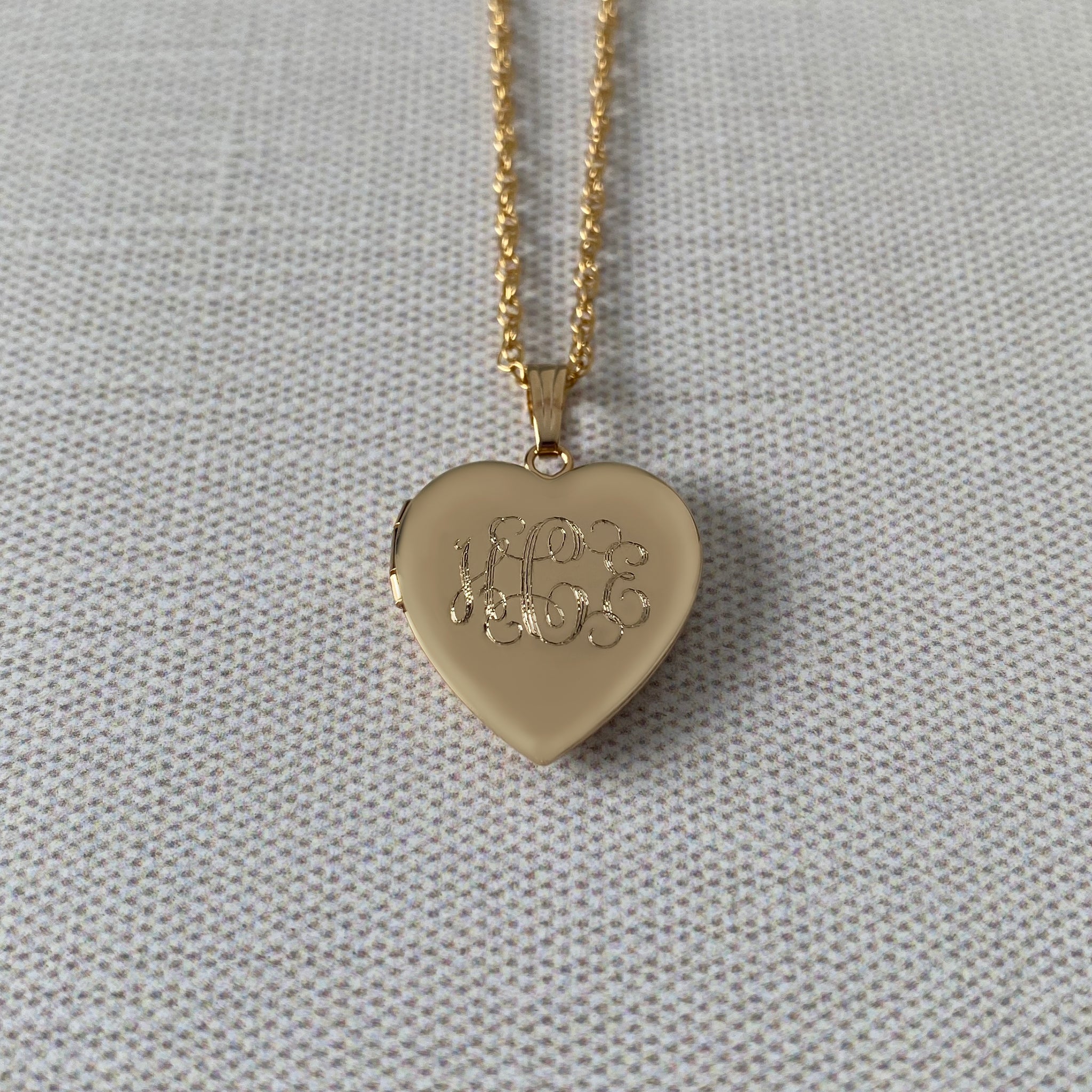 14K Gold Filled 19mm Heart Locket Necklace for Women - Elegant Photo Pendant Jewelry Gift for Mom, Wife, Girlfriend - Perfect for Valentine's Day, Anniversary & Special Occasions