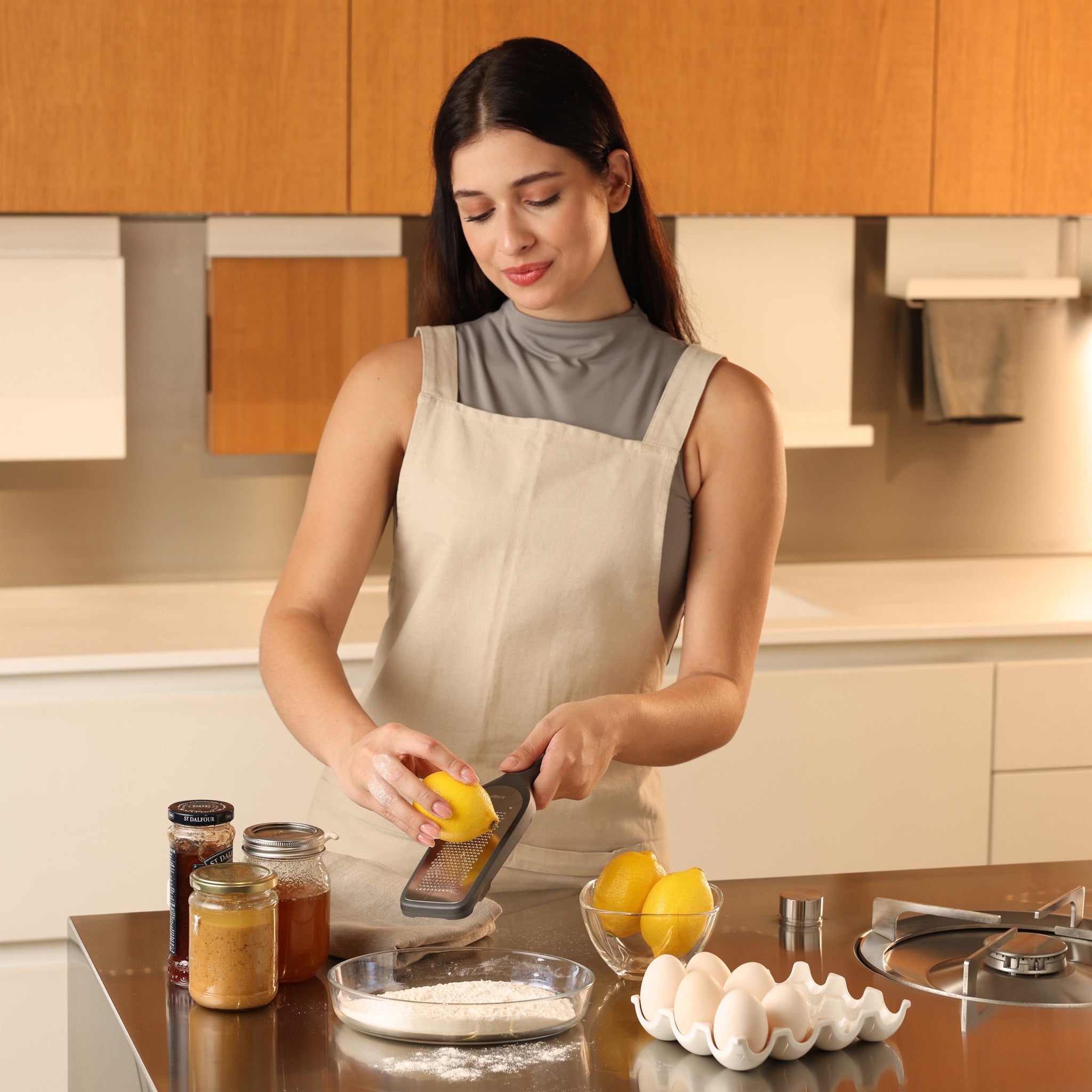 Premium Stainless Steel Fine Grater - Microplane Zester for Cheese, Garlic, Ginger & Citrus - Perfect for Cooking, Baking & Garnishing Dishes