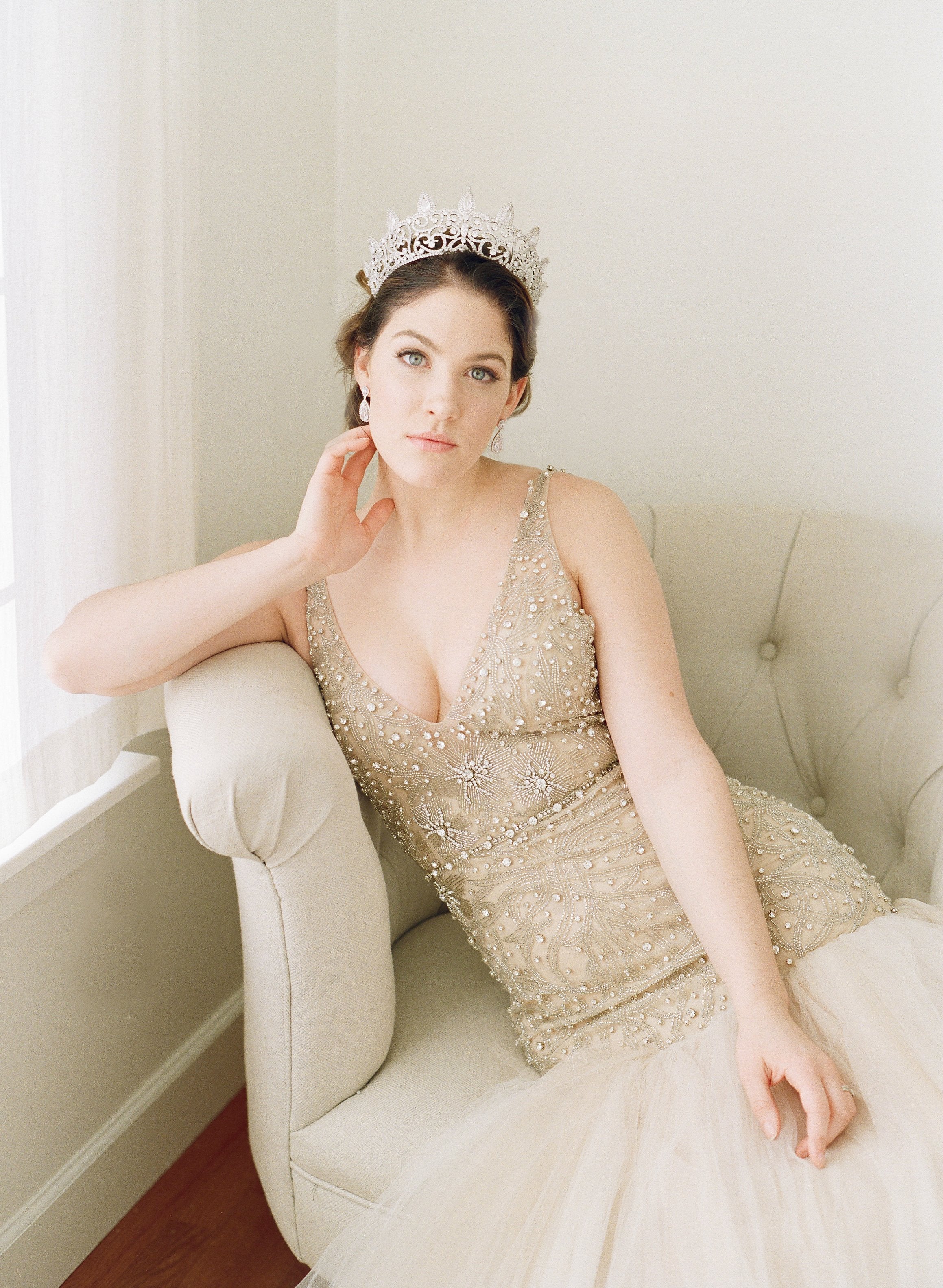 REINE Simulated Diamond Bridal Tiara & Earrings Set - Sparkling Wedding Crown & Jewelry for Brides, Bridesmaids, and Prom - Perfect for Weddings, Anniversaries, and Special Occasions