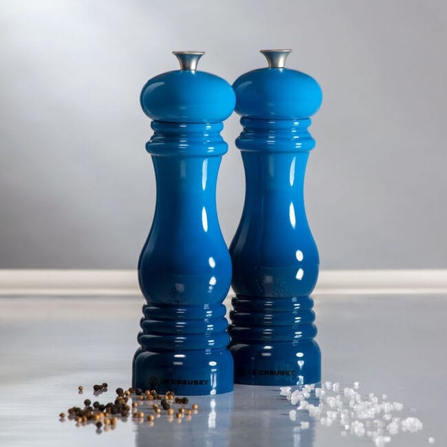 Le Creuset Classic Adjustable Salt Mill - Premium Ceramic Grinder with Adjustable Coarseness, Multiple Colors - Perfect for Kitchen, Dining Table & Gourmet Cooking