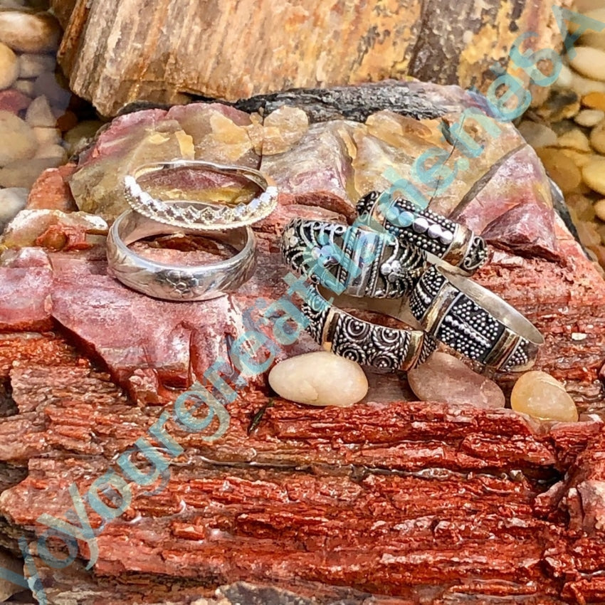 Elegant Sterling Silver & Gold Band Ring with Appliqué - Size 7 | Perfect for Weddings, Anniversaries & Special Occasions