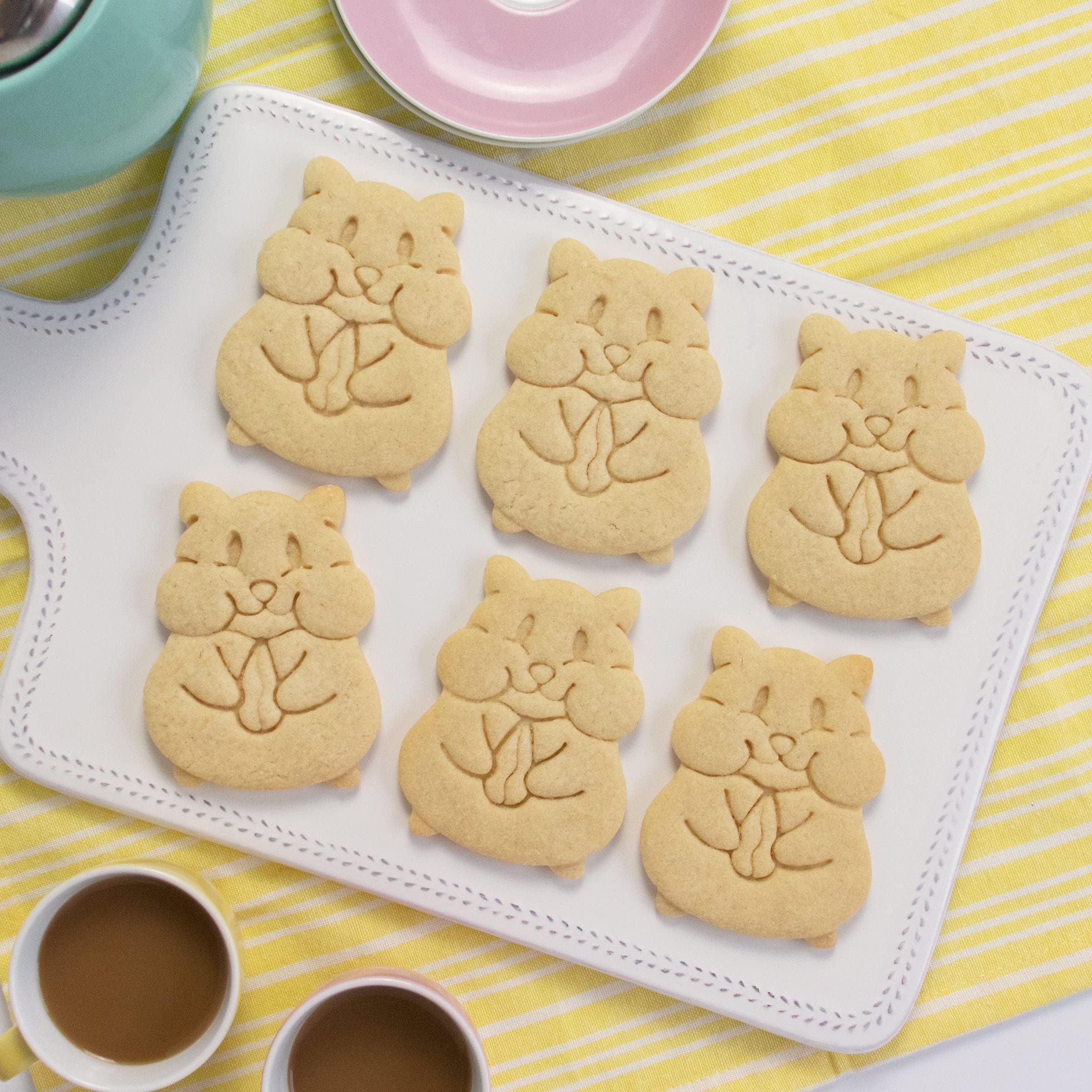 Hamster Eating Cookie Cutter - 1 Piece Stainless Steel Dough Cutter for Baking, Cake Decorating, and DIY Crafts - Perfect for Hamster Lovers and Pet-Themed Desserts